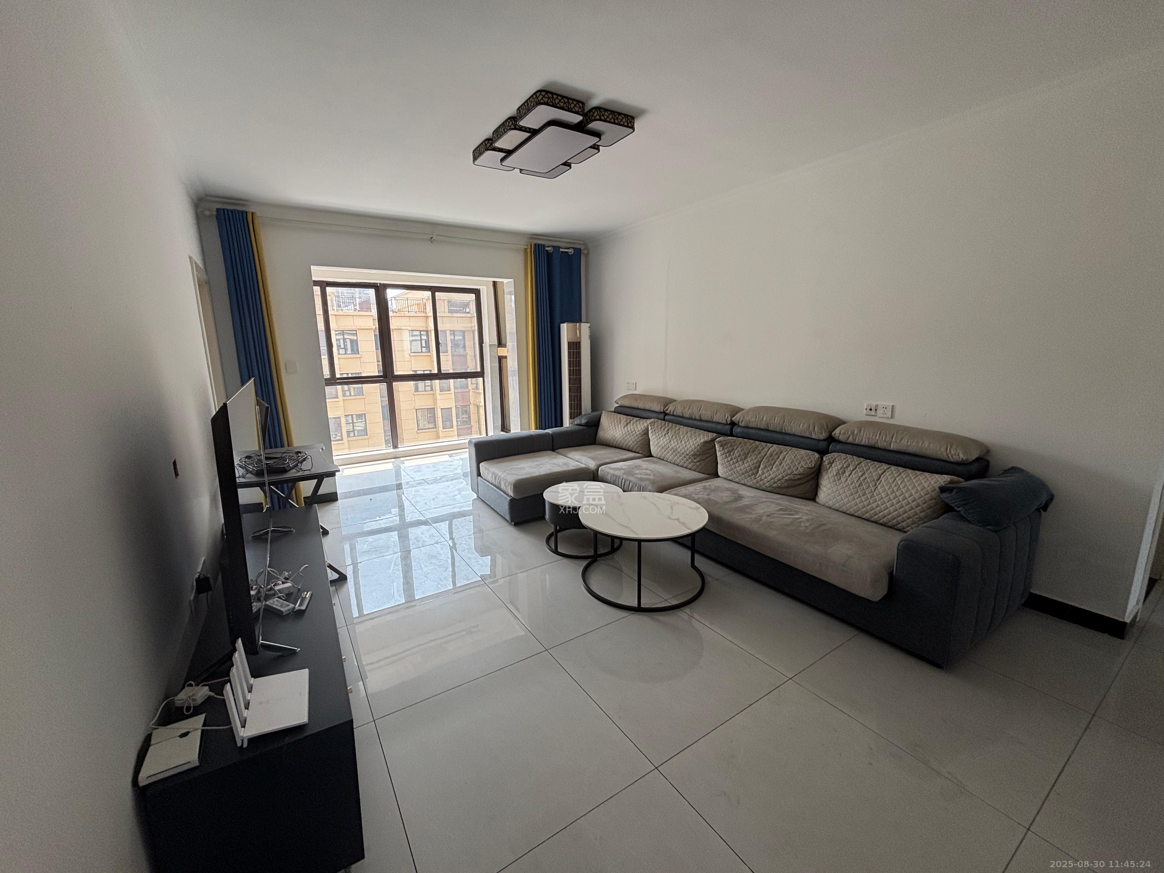 绿地海外滩二期  3室2厅2卫    2300.0元/月室内图