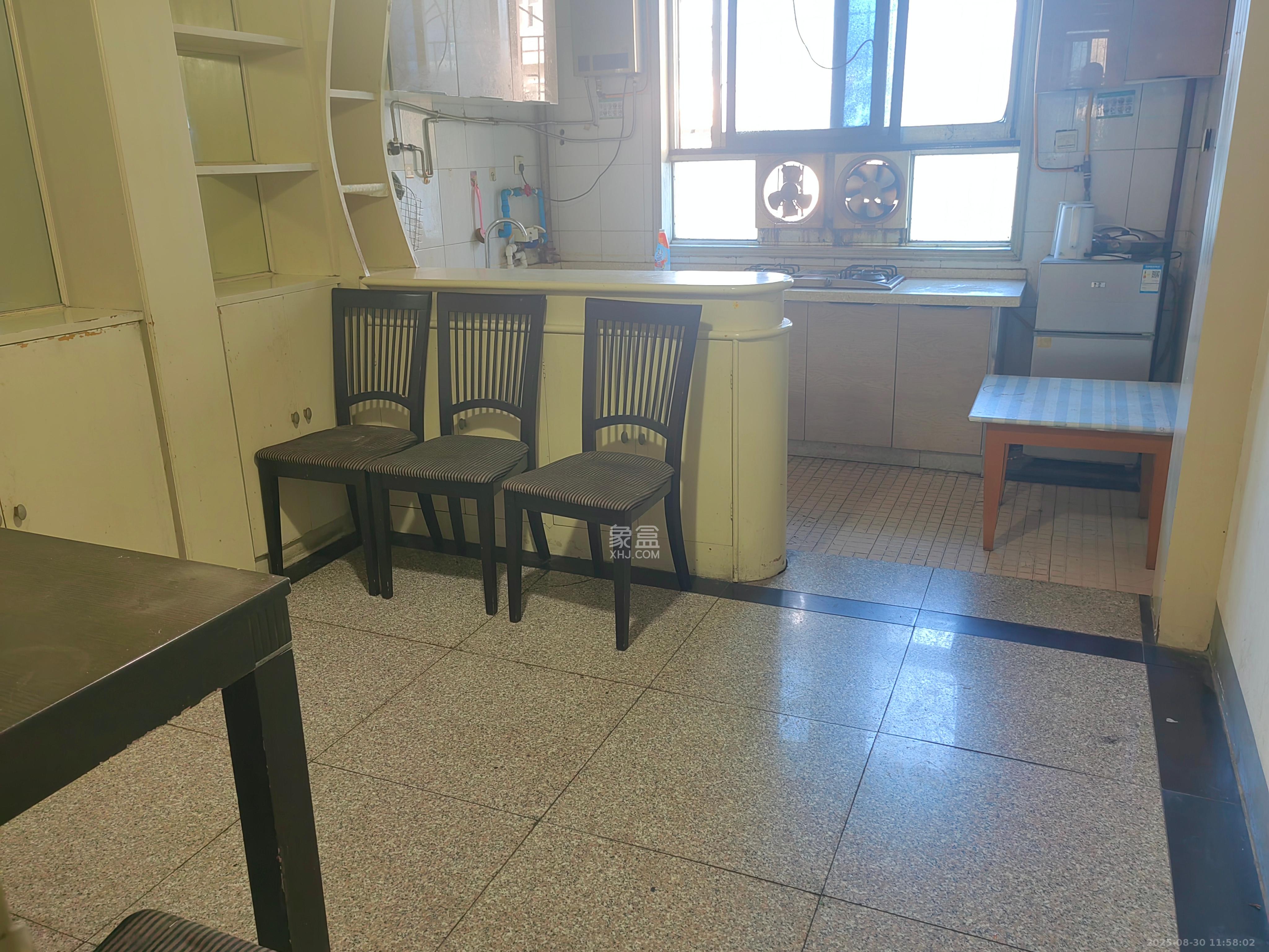 文艺公寓  3室2厅1卫    3000.0元/月室内图