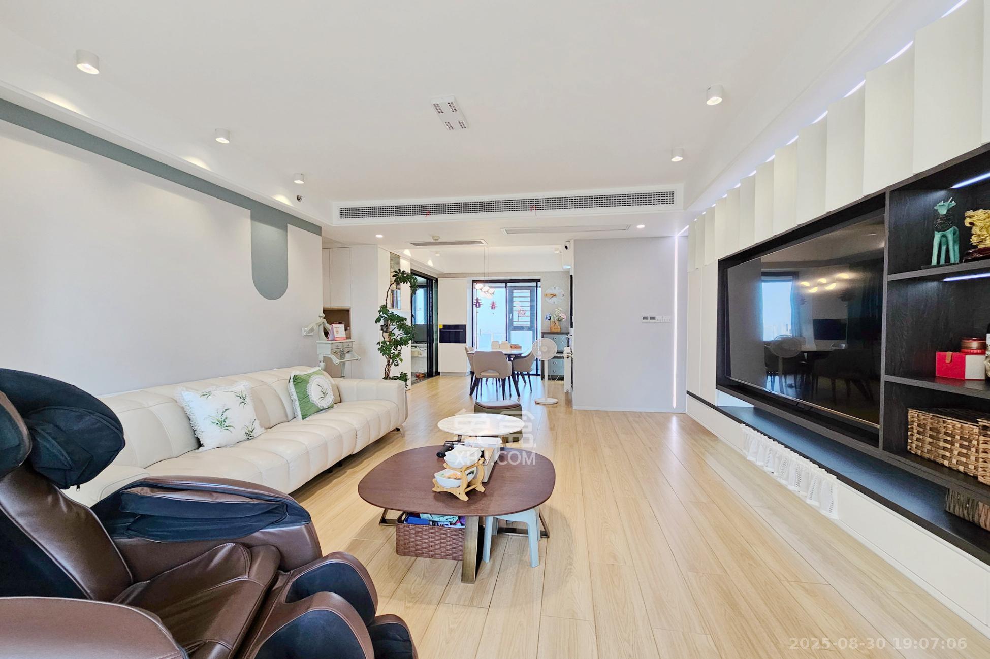 明昇壹城(明昇时代广场)二期  4室2厅2卫    268.0万 明昇壹城(明昇时代广场)二期  4室2厅2卫    268.0万客厅