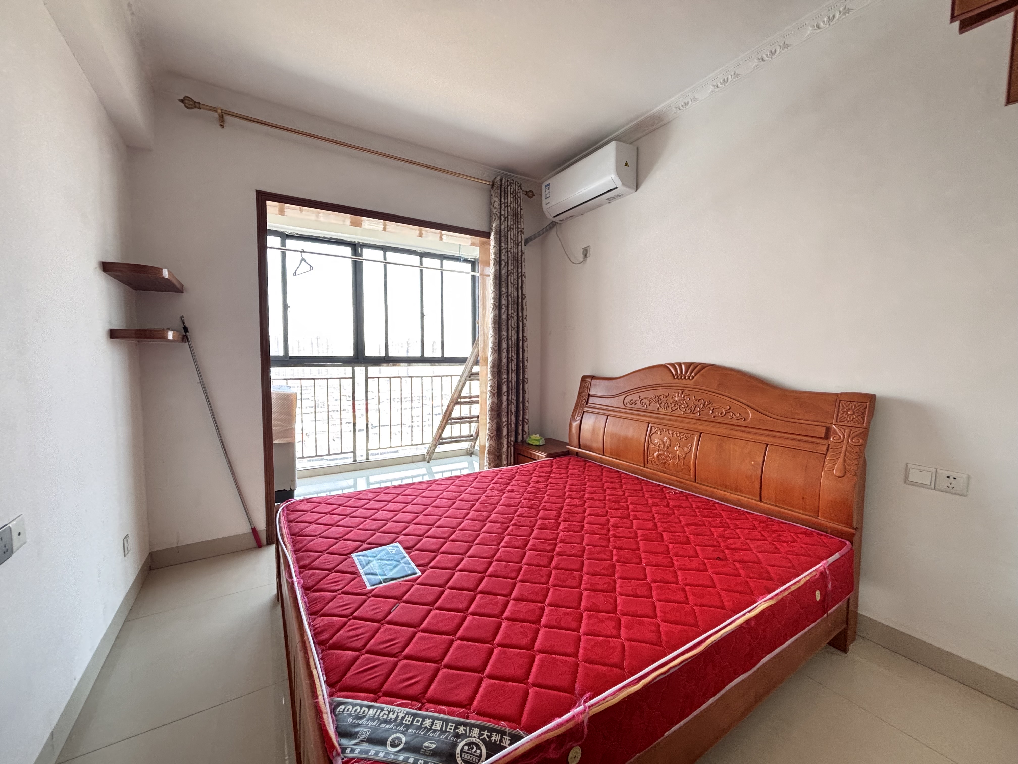 香格里拉 1室0厅0卫 1900.0元/月 香格里拉 1室0厅0卫 1900.0元/月室内图