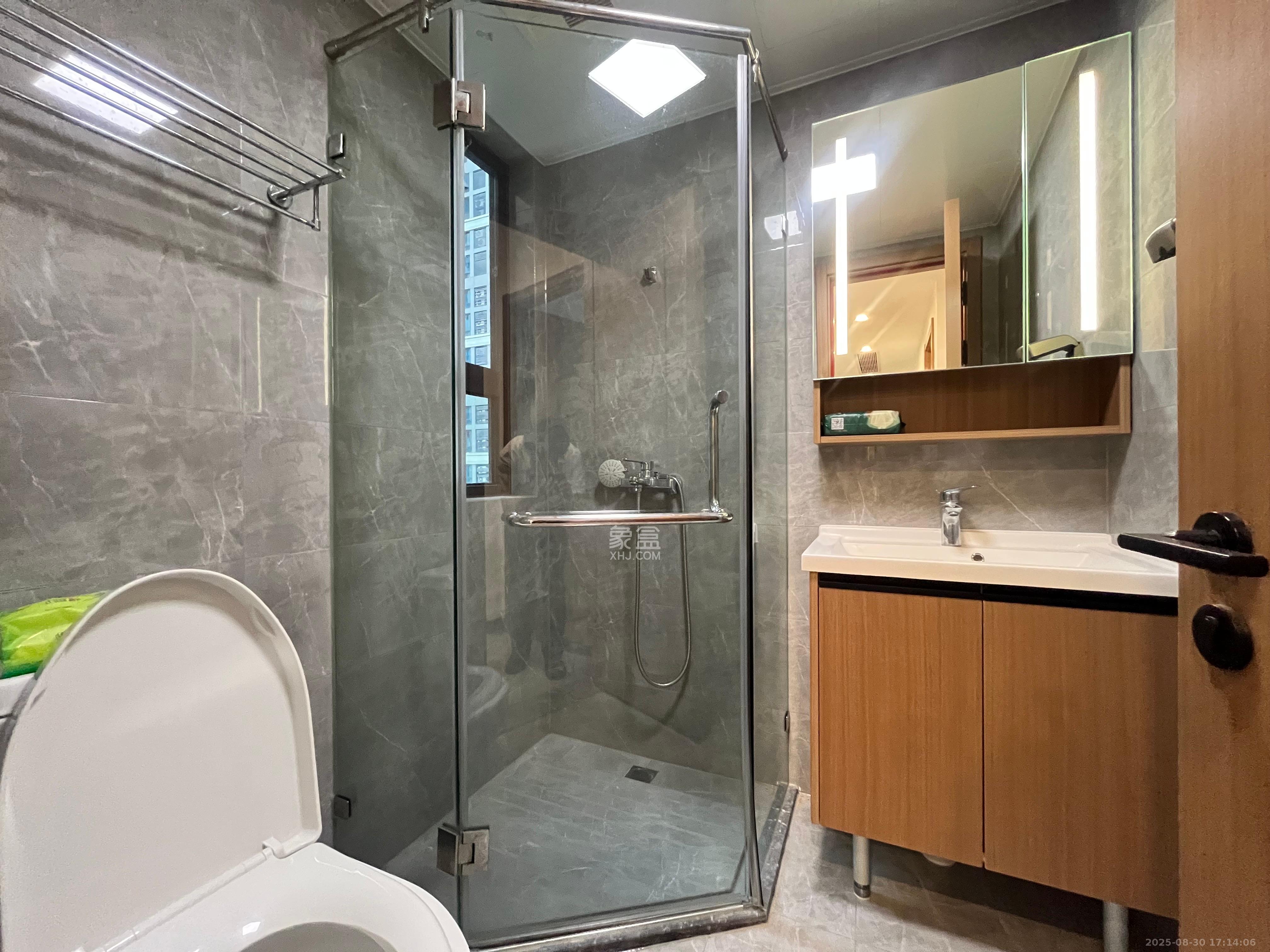 卓越江岸 4室2厅2卫 5300.0元/月 卓越江岸 4室2厅2卫 5300.0元/月室内图