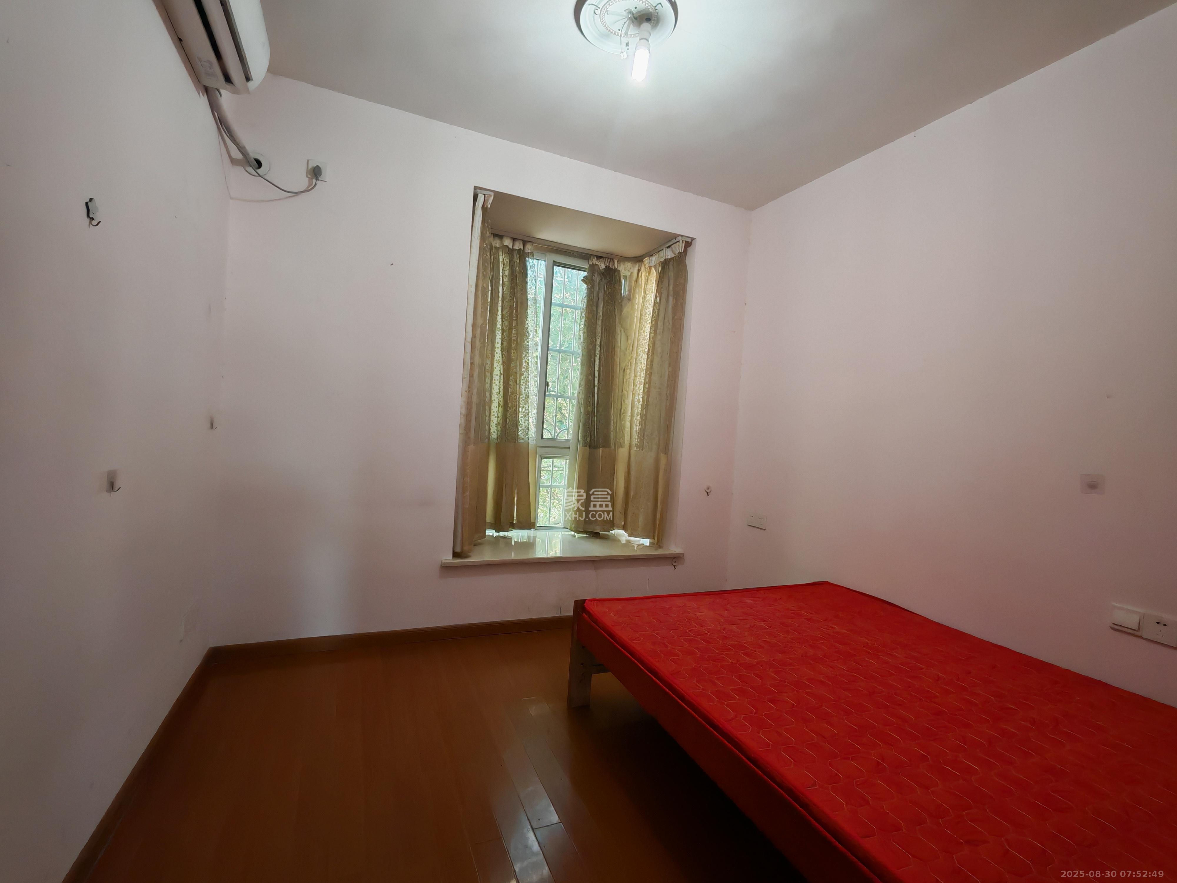 枫华府第 3室2厅2卫 2200.0元/月 枫华府第 3室2厅2卫 2200.0元/月室内图