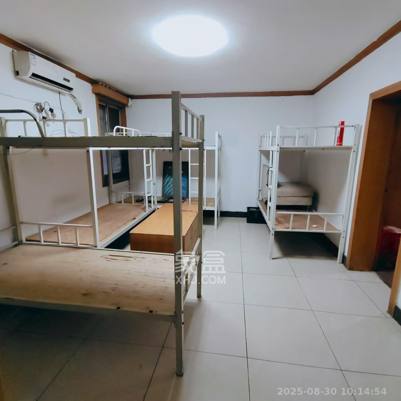坡子街综合楼  2室1厅1卫   2500.00元/月