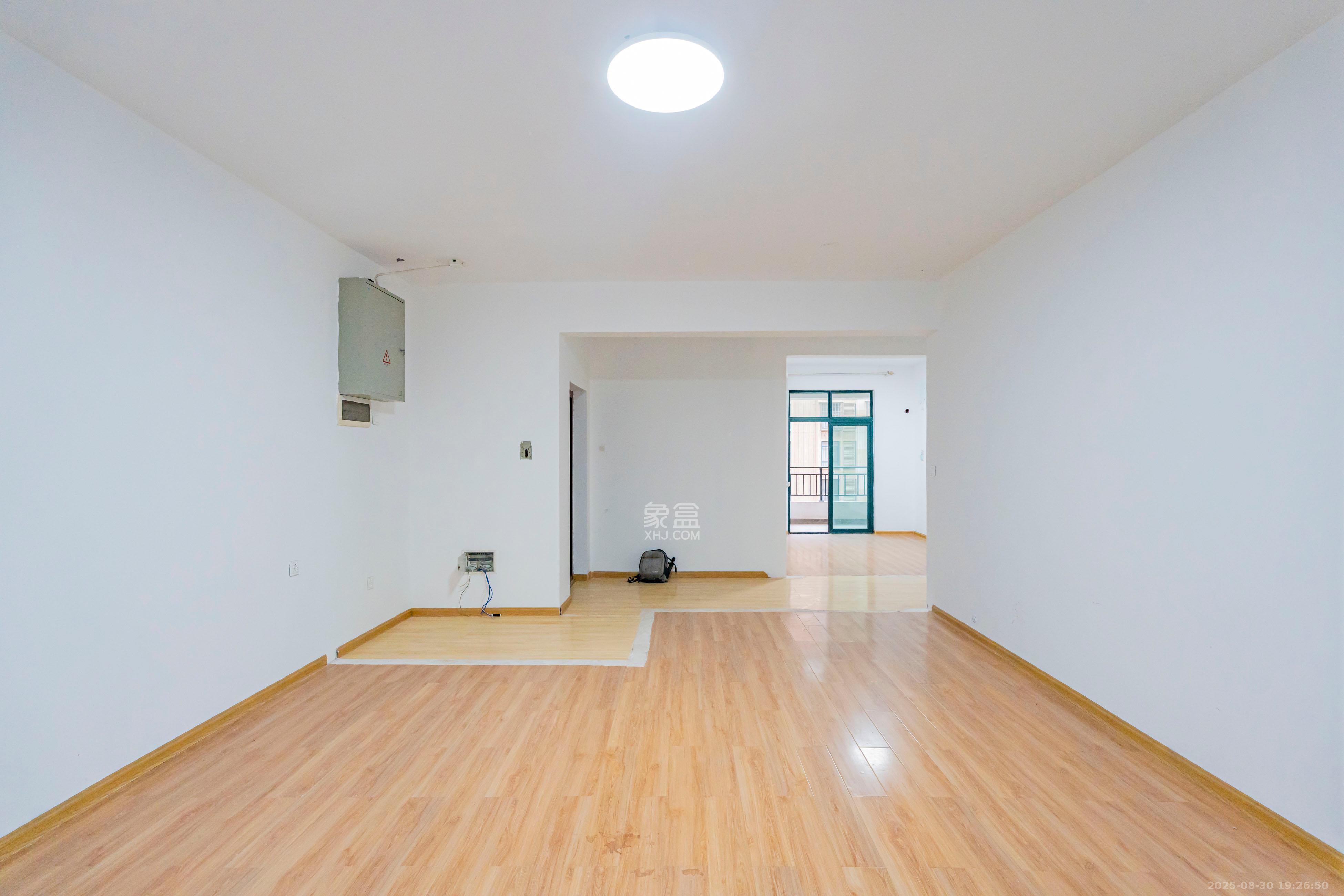 财富名园 3室2厅2卫 110.0万 财富名园 3室2厅2卫 110.0万客厅