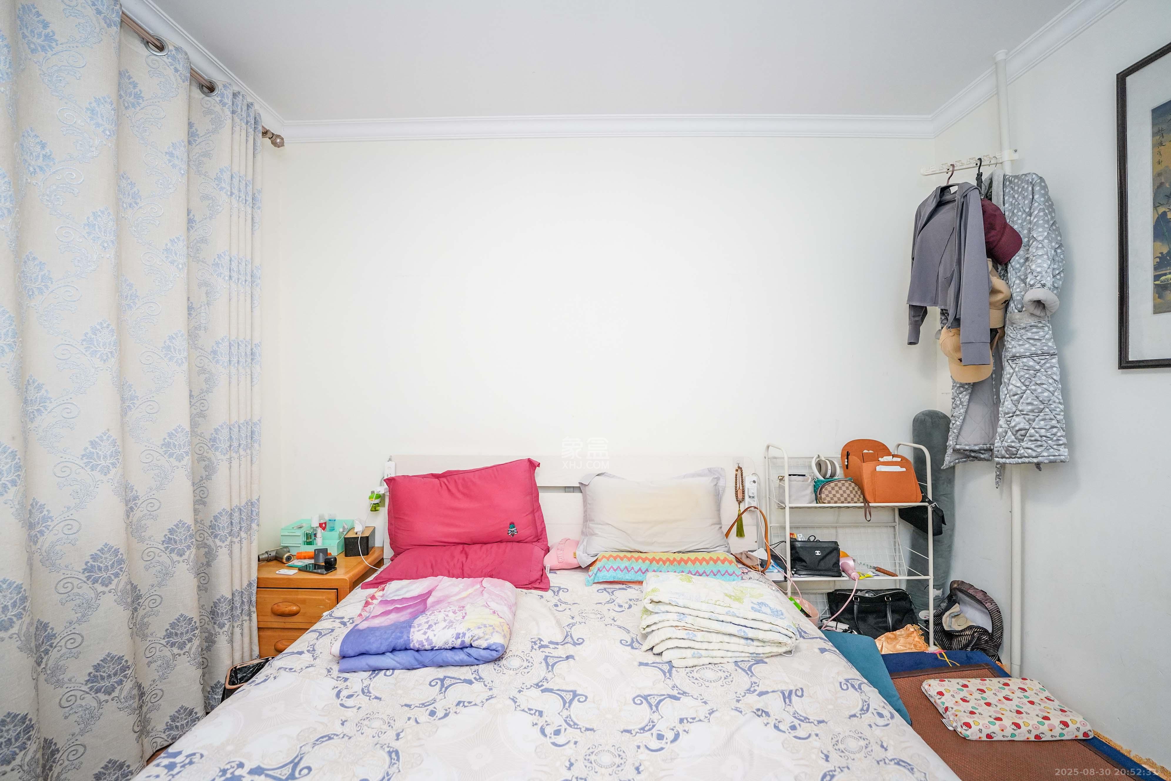 五矿格澜郡 3室2厅2卫 96.0万 五矿格澜郡 3室2厅2卫 96.0万卧室