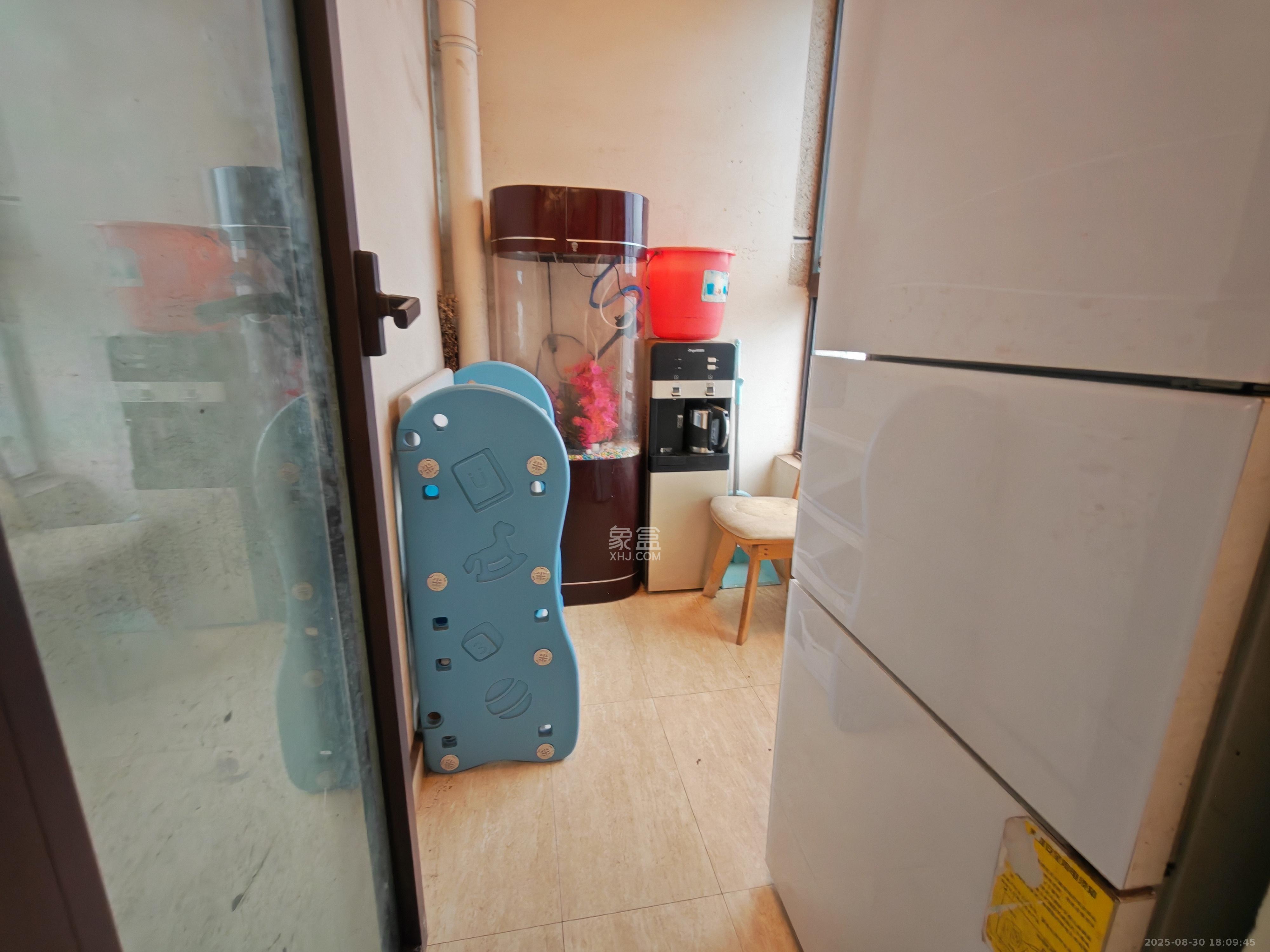 绿地中央广场  3室2厅2卫    3200.0元/月室内图