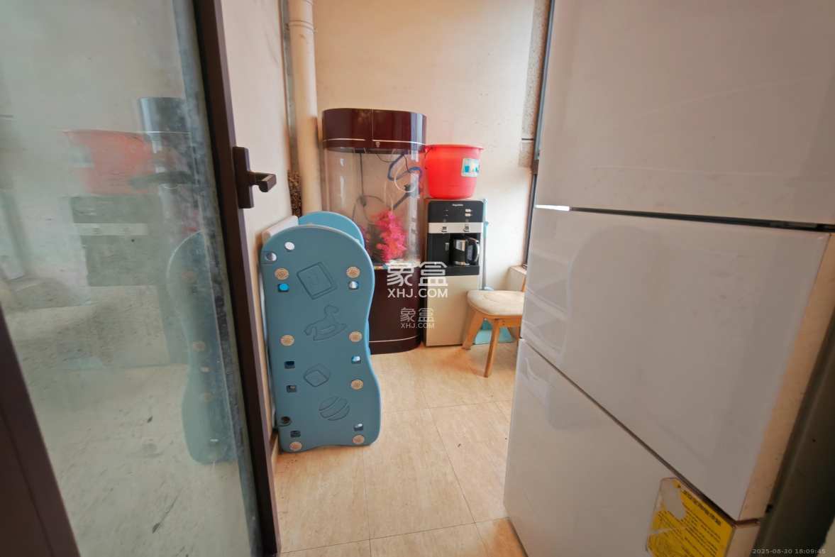 绿地中央广场  3室2厅2卫    3200.0元/月 绿地中央广场  3室2厅2卫    3200.0元/月室内图