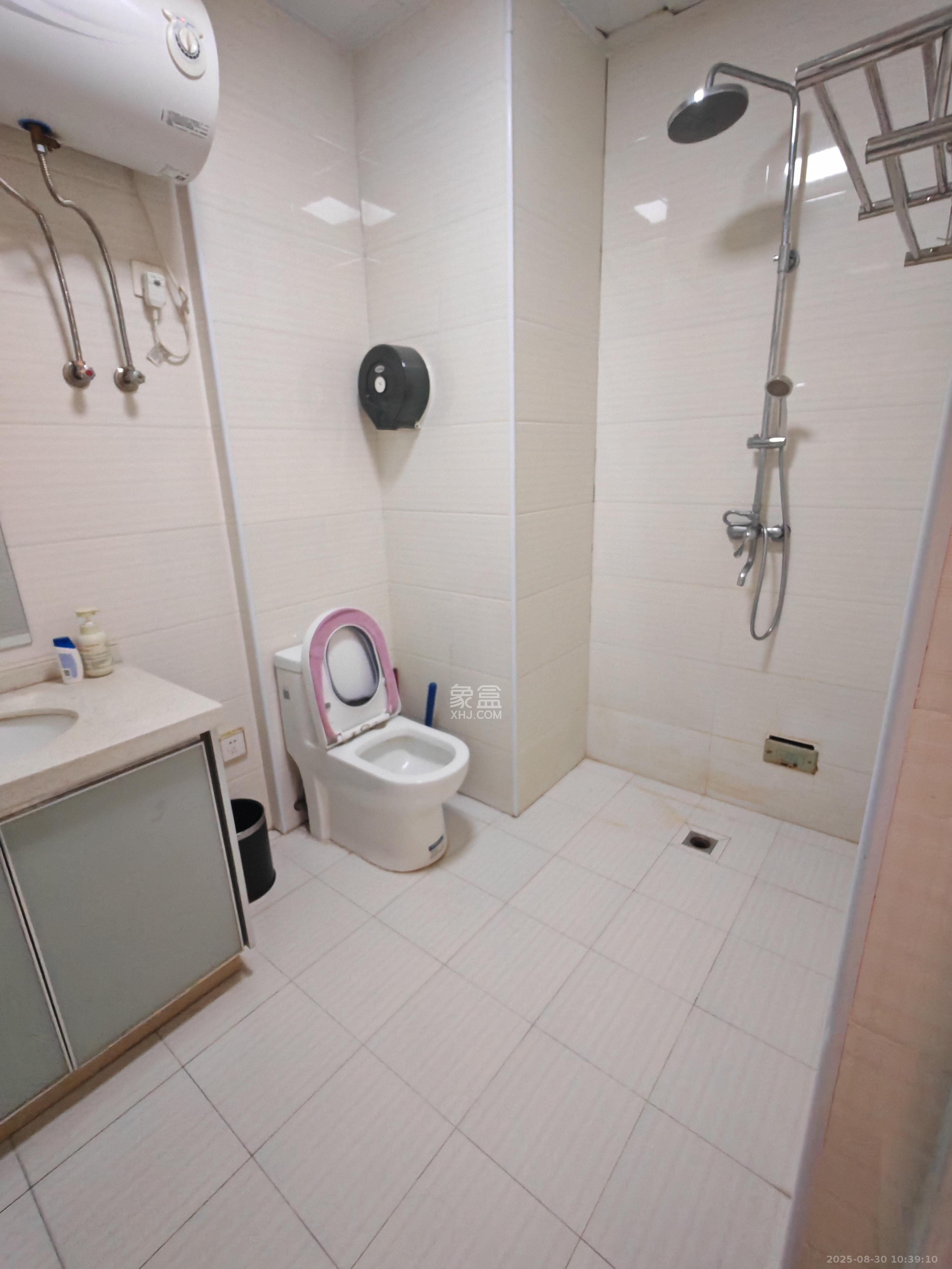 华侨假日中心（晟华苑）  1室1厅1卫    1600.0元/月室内图