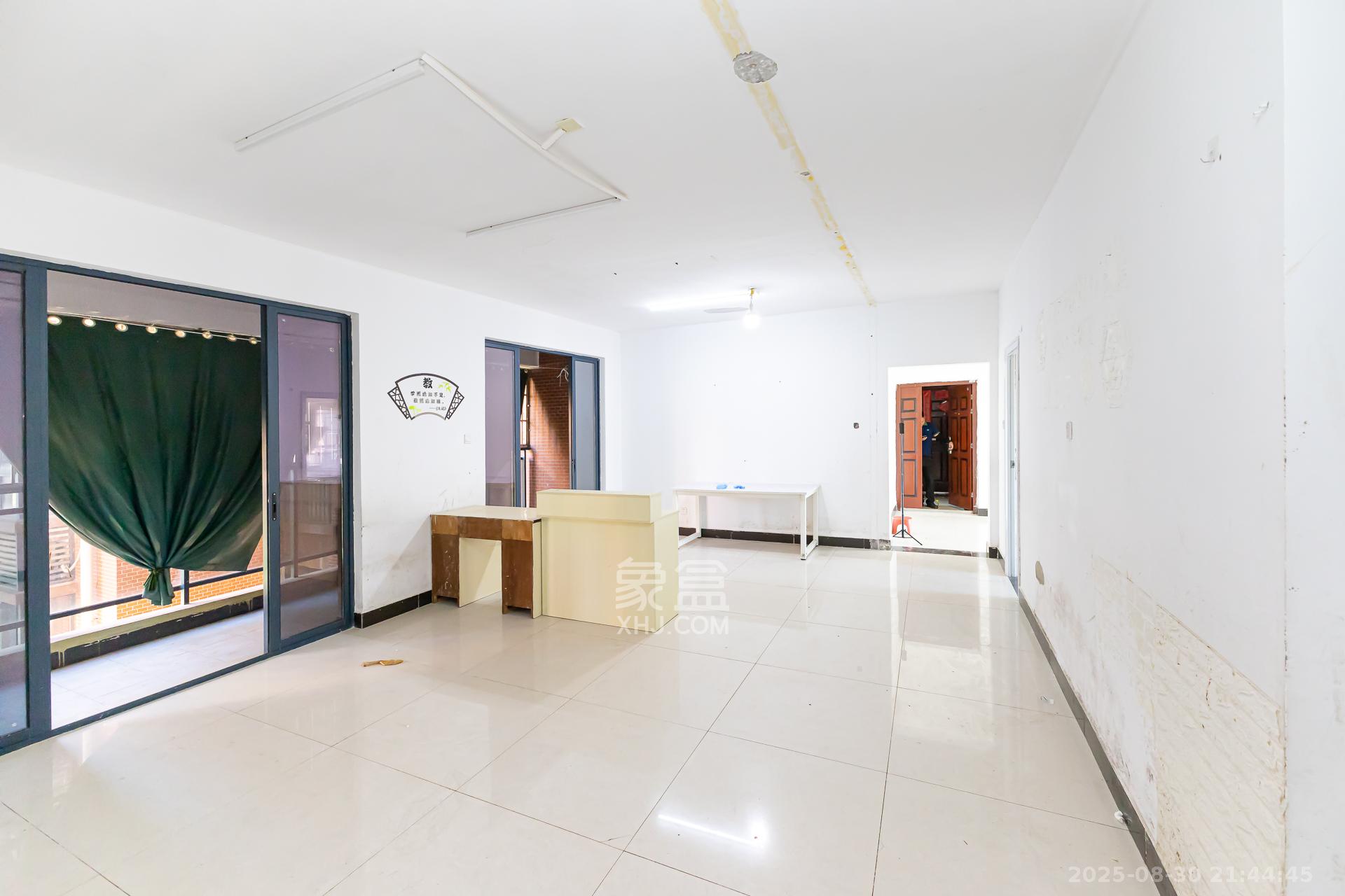 珠江东方明珠（新地东方明珠）三期  4室2厅2卫    68.0万