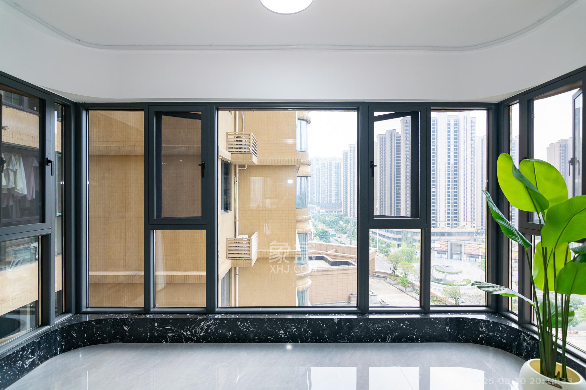 三润城（三润星城）  4室2厅2卫    129.8万阳台