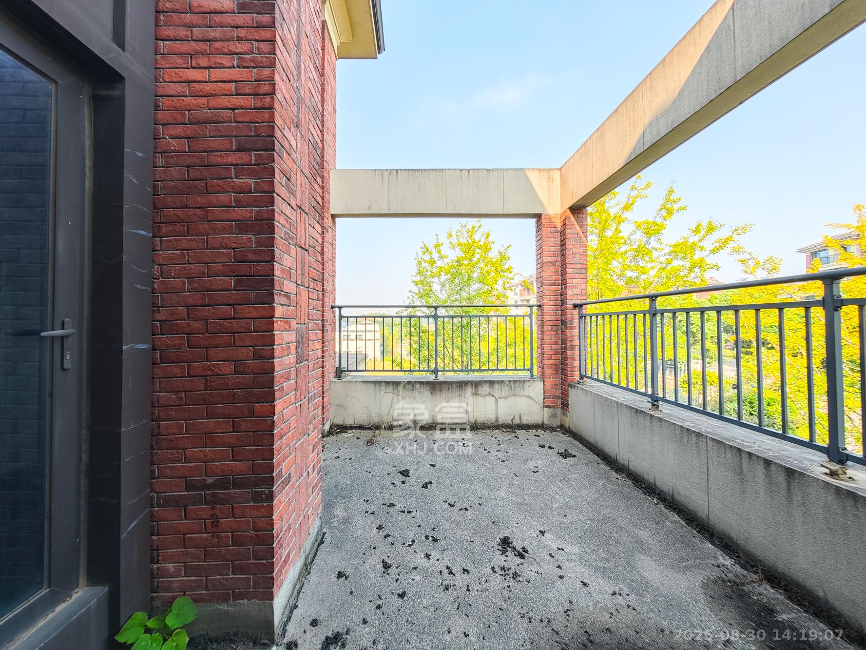 恒基旭辉湖山赋  6室3厅4卫    458.0万卧室