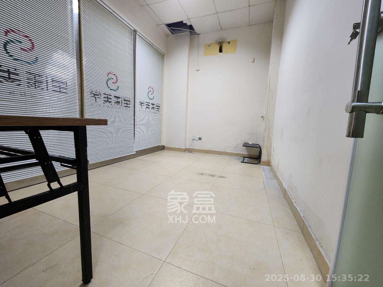 奥克斯广场 1室1厅1卫 5400.0元/月 奥克斯广场 1室1厅1卫 5400.0元/月室内图