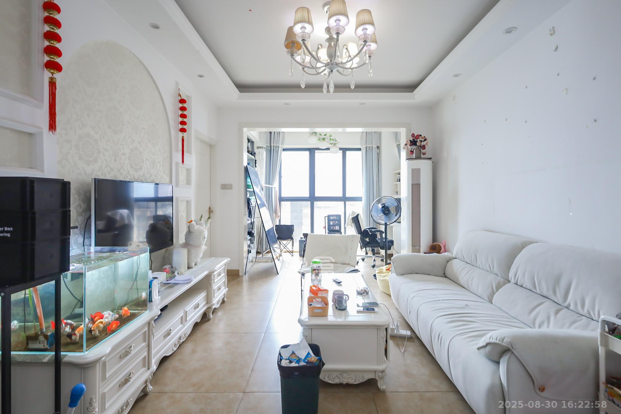 华韵城市海岸(城市水岸苑) 2室2厅1卫 98.0万 华韵城市海岸(城市水岸苑) 2室2厅1卫 98.0万客厅