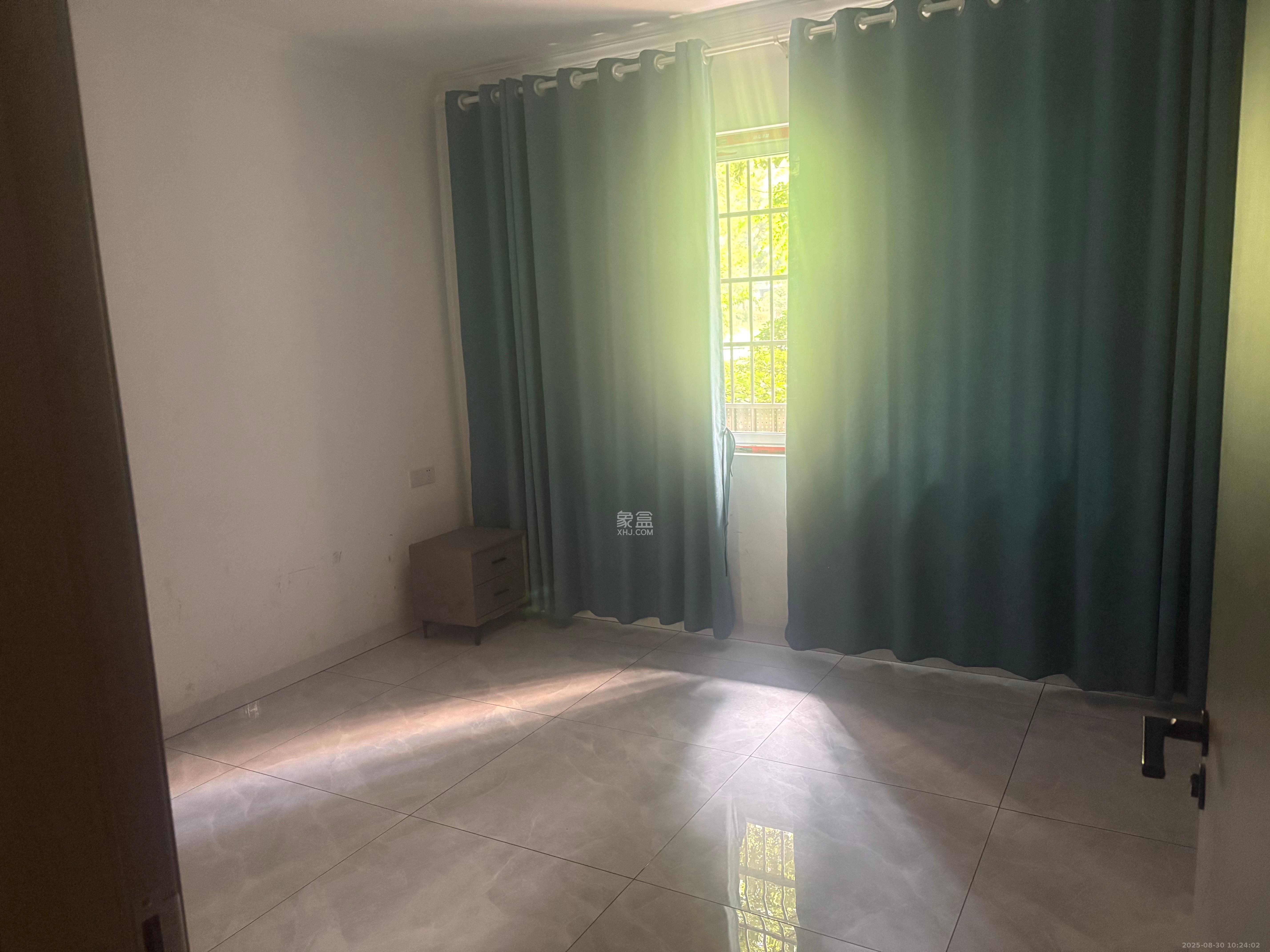 桥头家苑一期  4室2厅2卫    3000.0元/月室内图