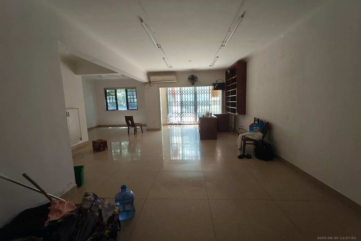 荣盛花语书苑  3室2厅1卫    2600.0元/月 荣盛花语书苑  3室2厅1卫    2600.0元/月室内图