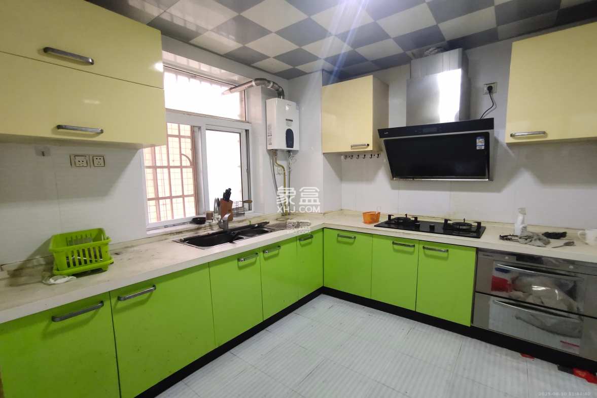 麓谷E家人 3室2厅2卫 2500.0元/月 麓谷E家人 3室2厅2卫 2500.0元/月室内图