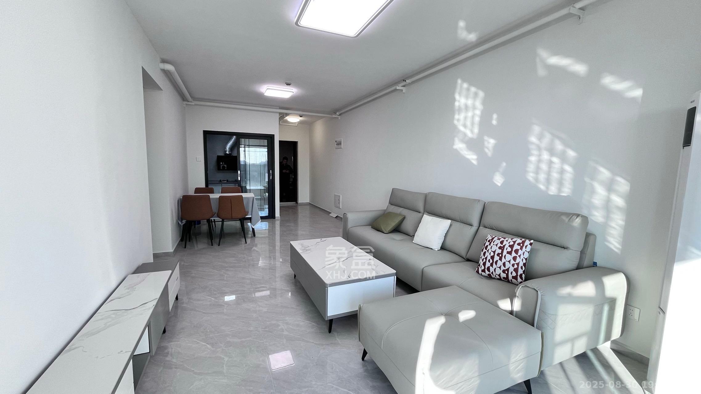 南山梅溪一方  3室2厅2卫    3000.0元/月室内图