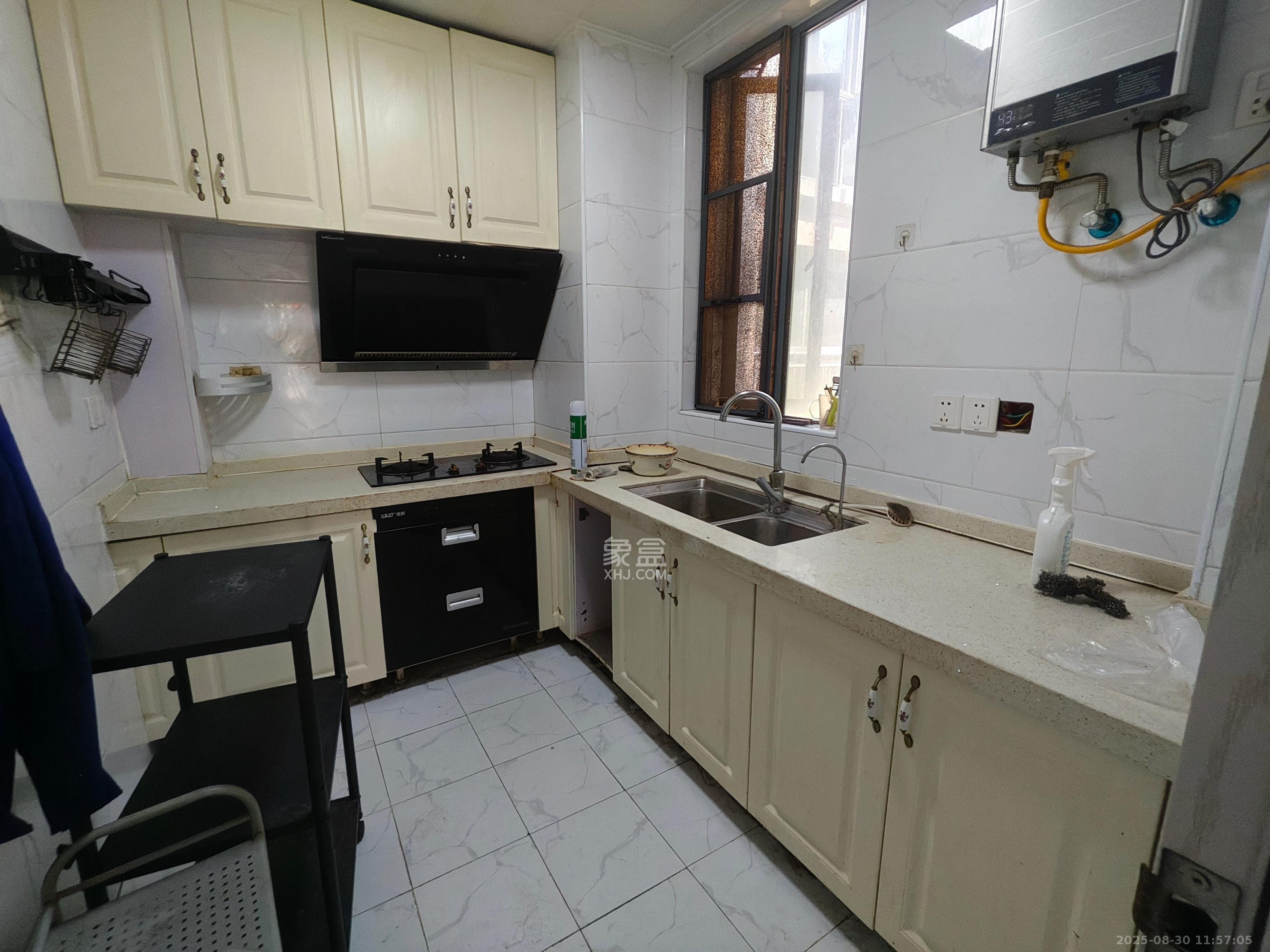 荣盛花语书苑  3室2厅1卫    2600.0元/月室内图