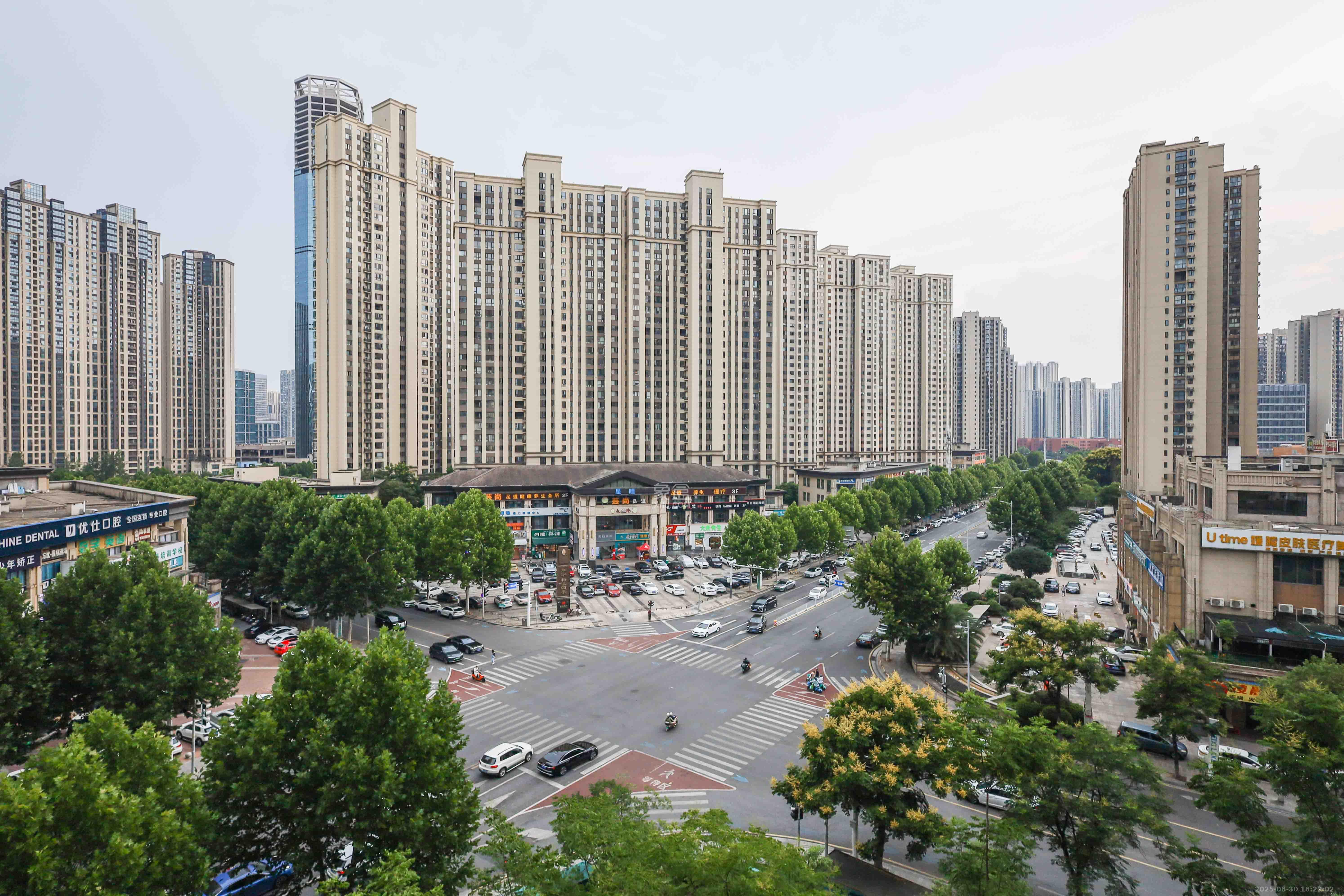 惠天然梅岭国际  3室2厅2卫    140.0万阳台