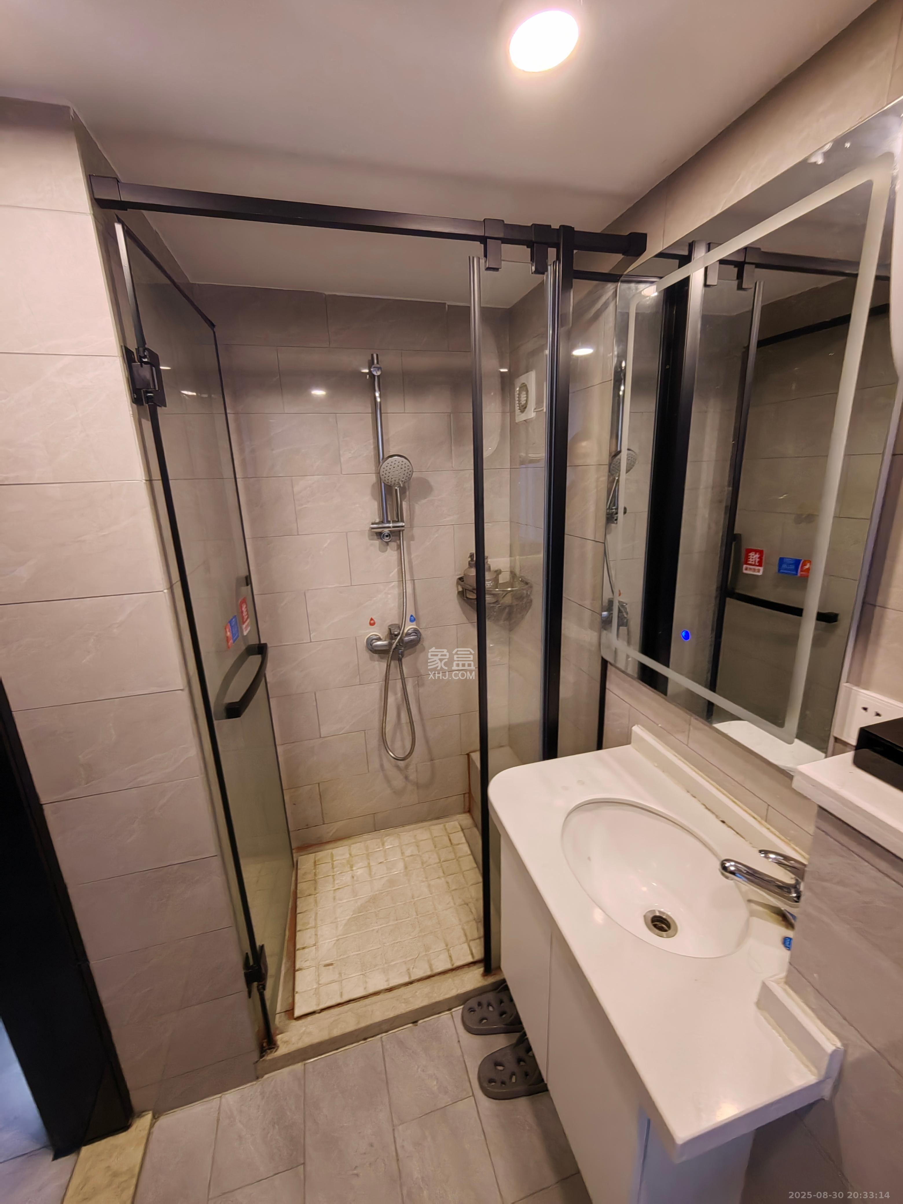 敬天广场 1室1厅1卫 3200.0元/月 敬天广场 1室1厅1卫 3200.0元/月室内图