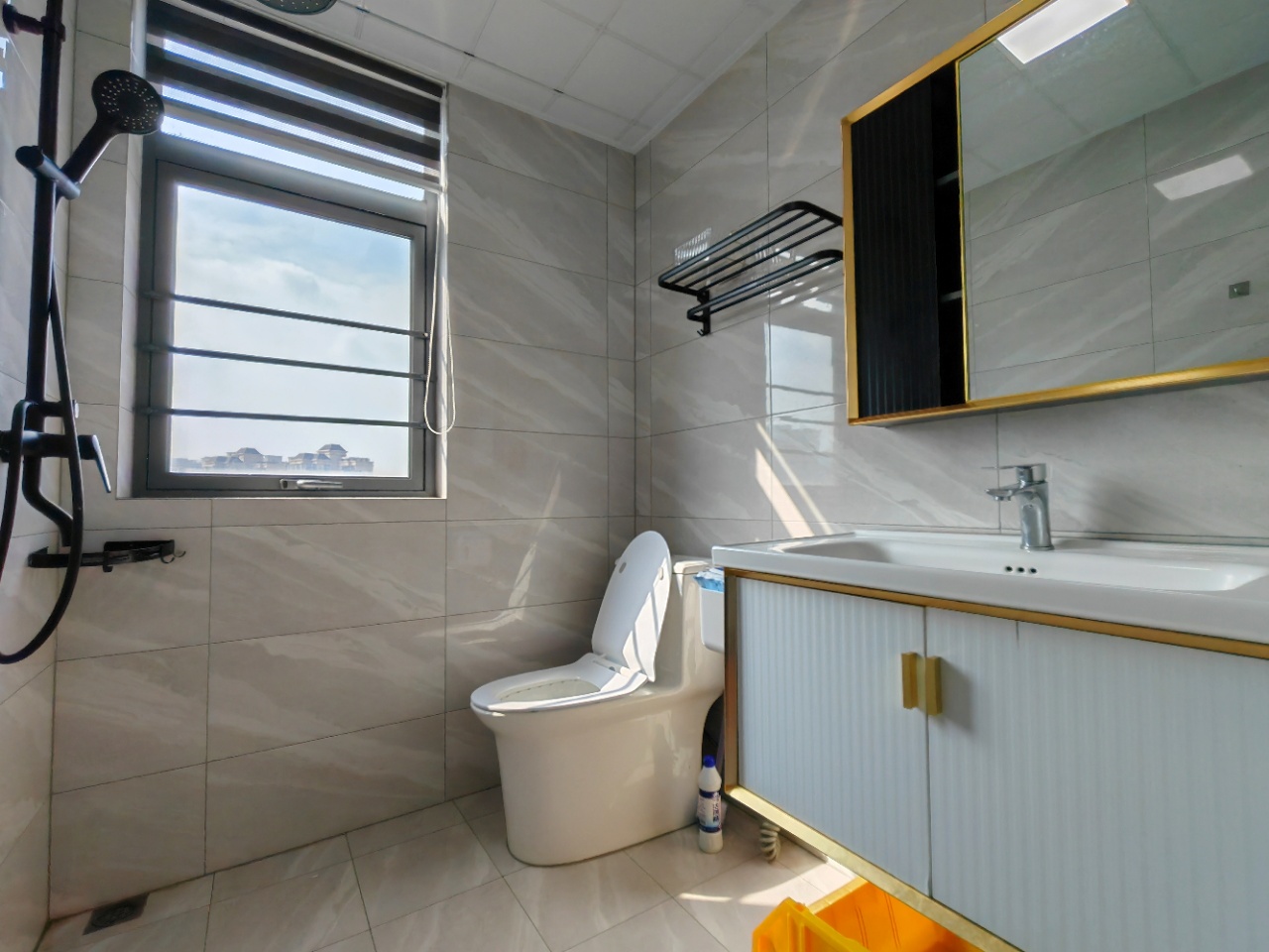 海航豪庭南苑 3室2厅2卫 5000.0元/月 海航豪庭南苑 3室2厅2卫 5000.0元/月室内图