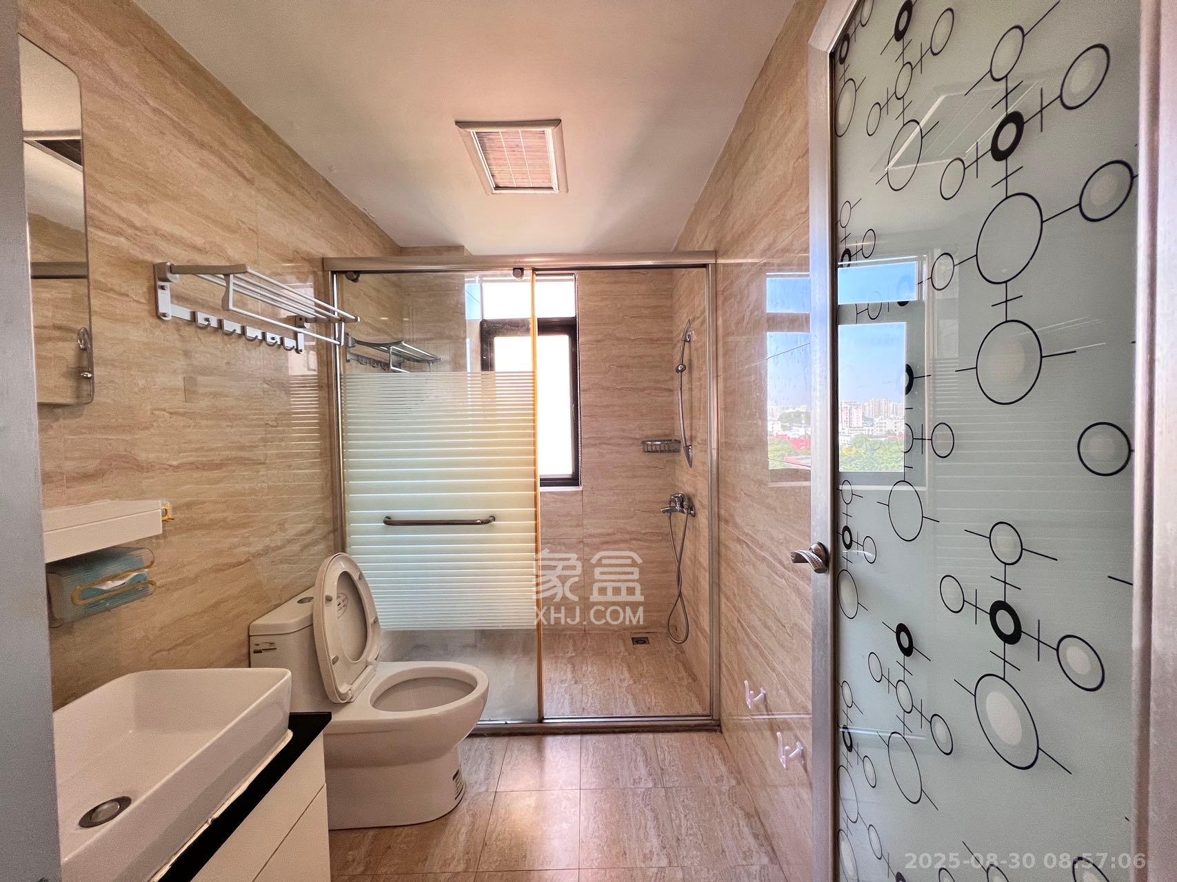 麓谷明珠 1室2厅1卫 2500.0元/月 麓谷明珠 1室2厅1卫 2500.0元/月室内图