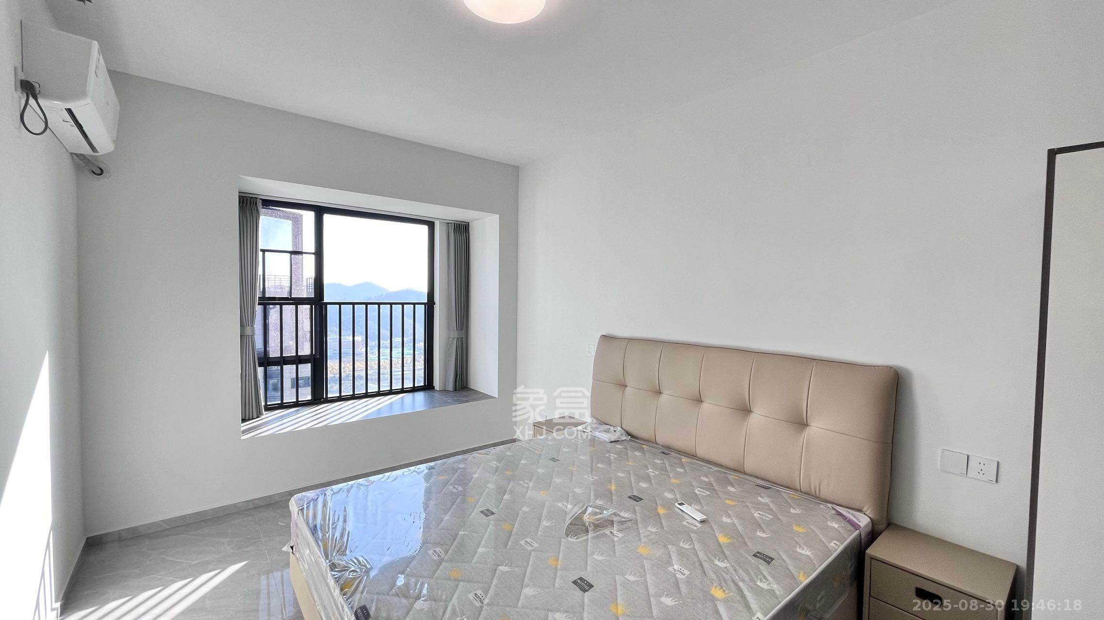 南山梅溪一方  3室2厅2卫    3000.0元/月室内图