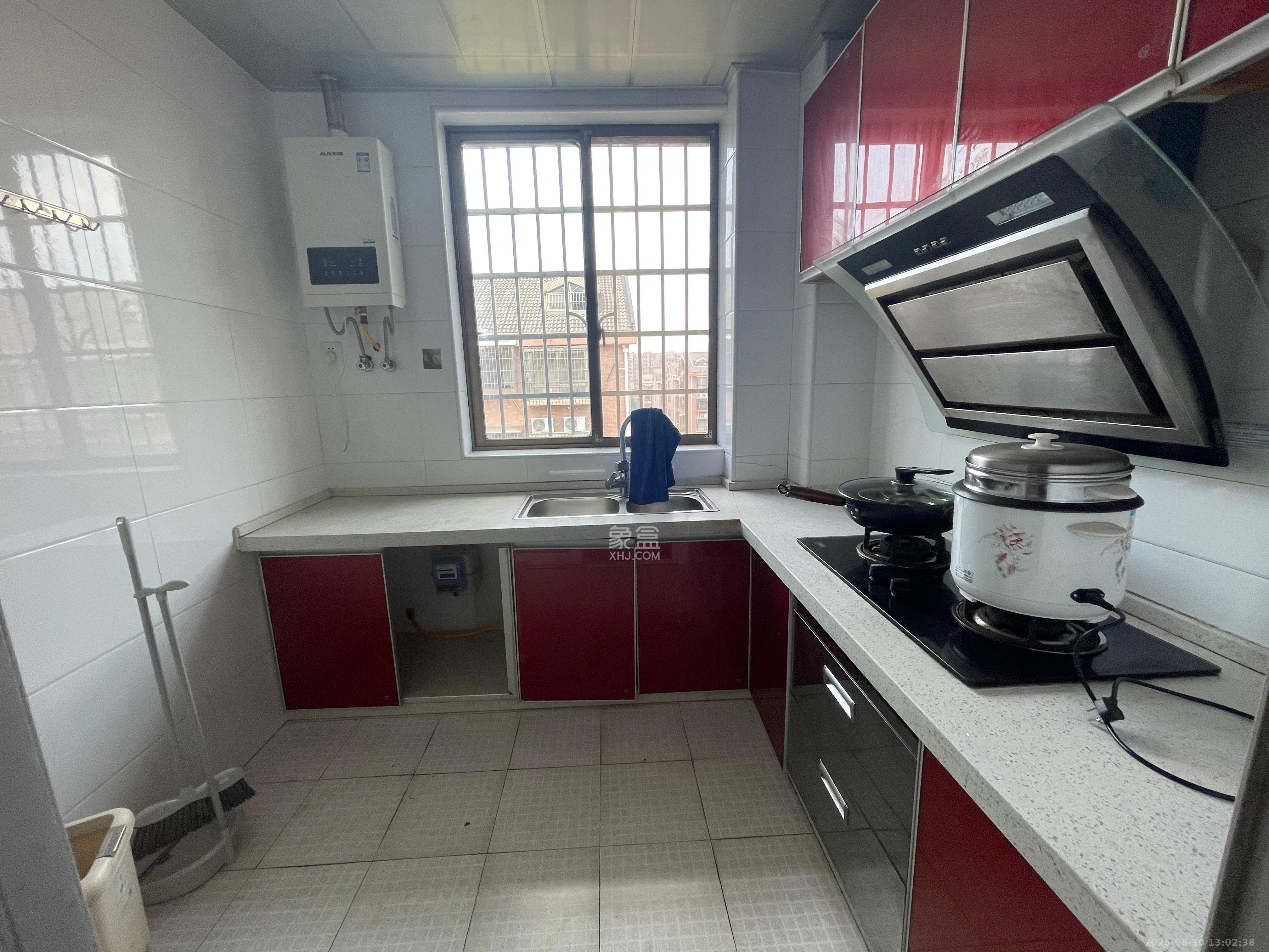 新路小区 3室1厅2卫 1800.0元/月 新路小区 3室1厅2卫 1800.0元/月室内图