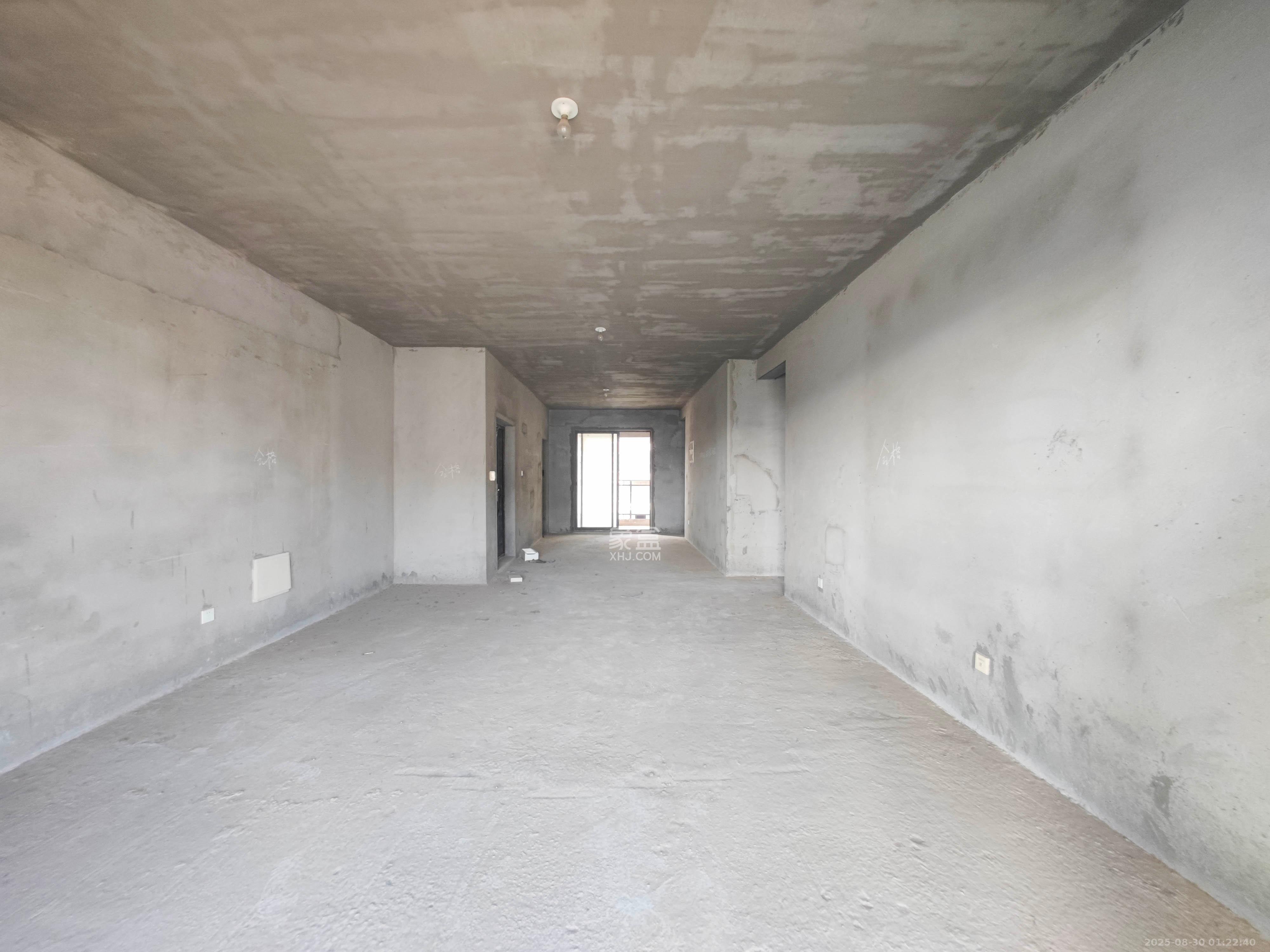 森林城  4室2厅2卫    163.0万 森林城  4室2厅2卫    163.0万客厅