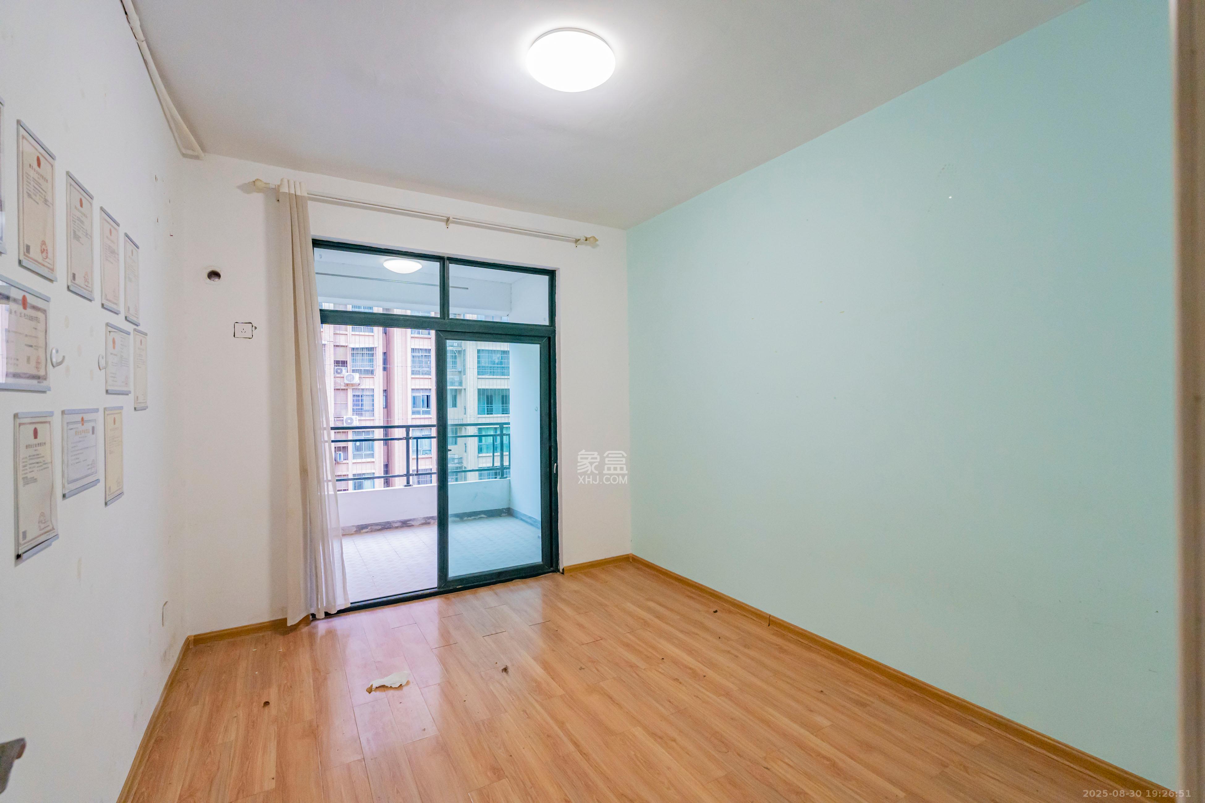 财富名园 3室2厅2卫 110.0万 财富名园 3室2厅2卫 110.0万卧室