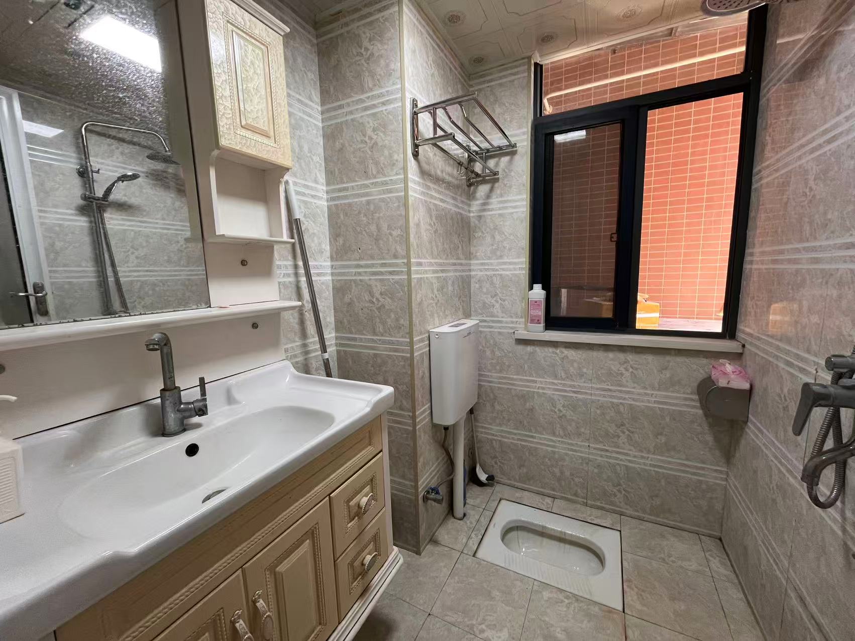 桃花缘 3室2厅2卫 1800.0元/月 桃花缘 3室2厅2卫 1800.0元/月室内图