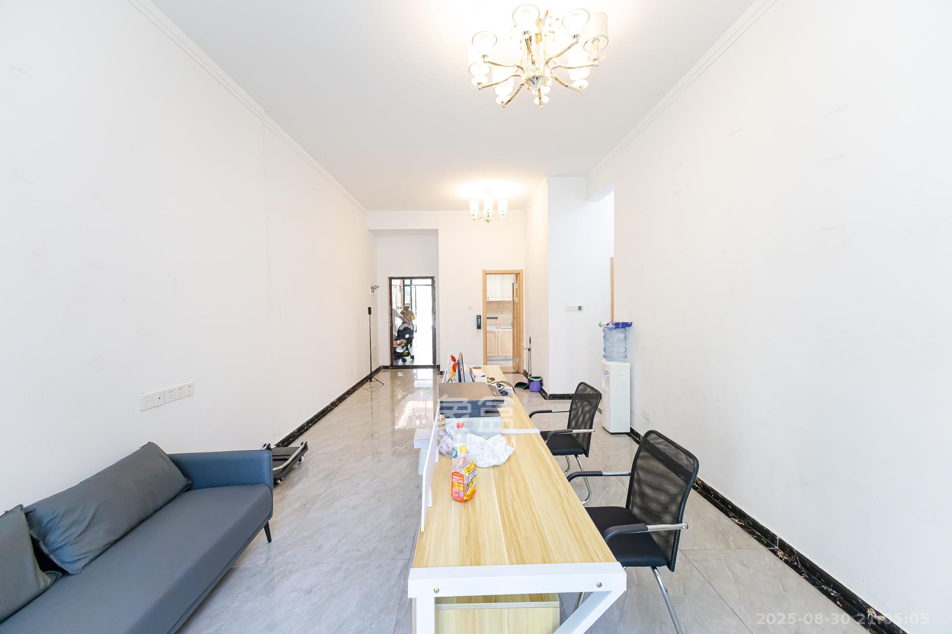 万润滨江天著  4室2厅2卫    130.0万 万润滨江天著  4室2厅2卫    130.0万客厅