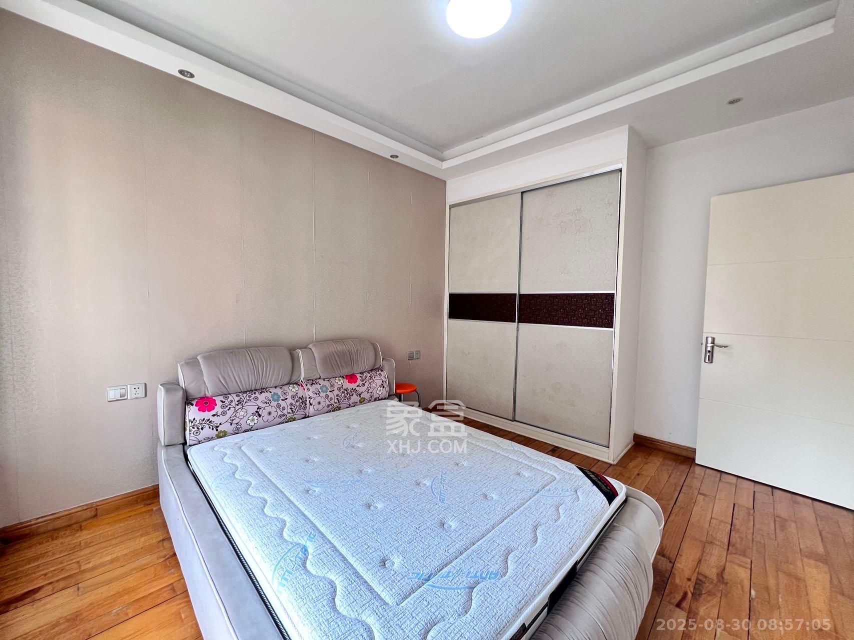 麓谷明珠 1室2厅1卫 2500.0元/月 麓谷明珠 1室2厅1卫 2500.0元/月室内图