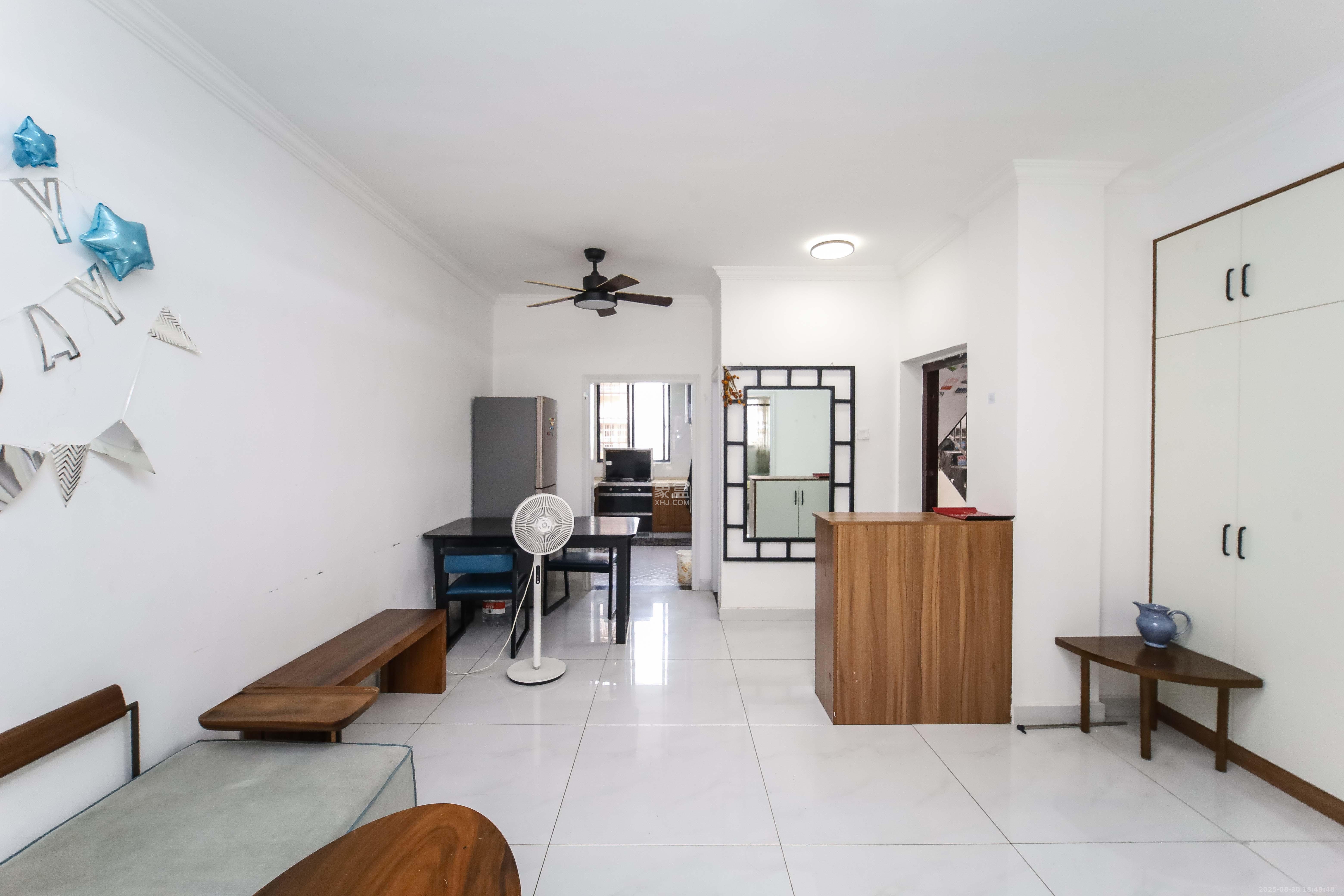 新合公寓(火星安置房小区) 2室1厅1卫 43.0万 新合公寓(火星安置房小区) 2室1厅1卫 43.0万客厅