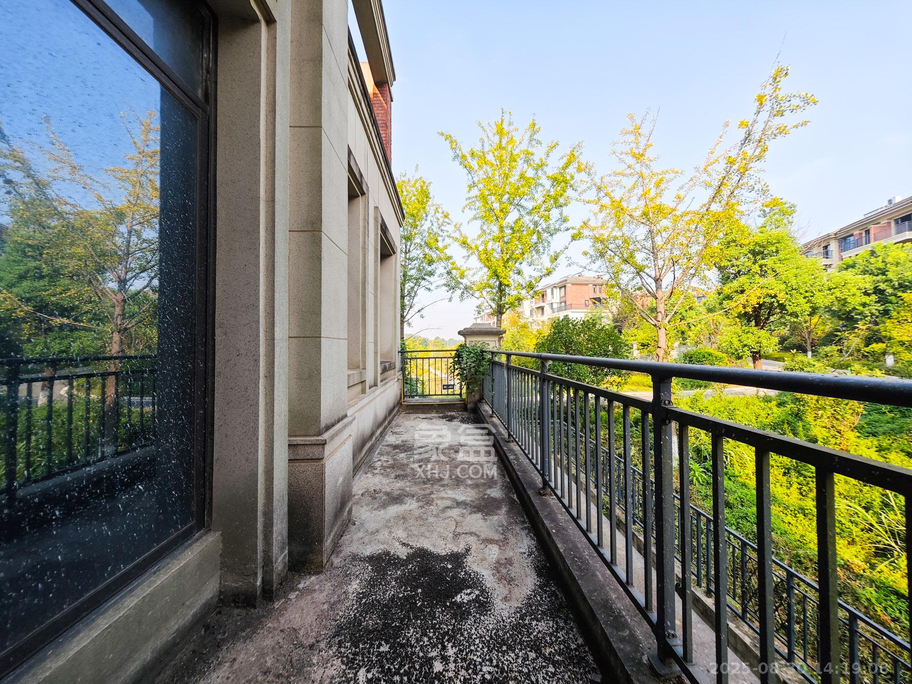 恒基旭辉湖山赋  6室3厅4卫    458.0万阳台