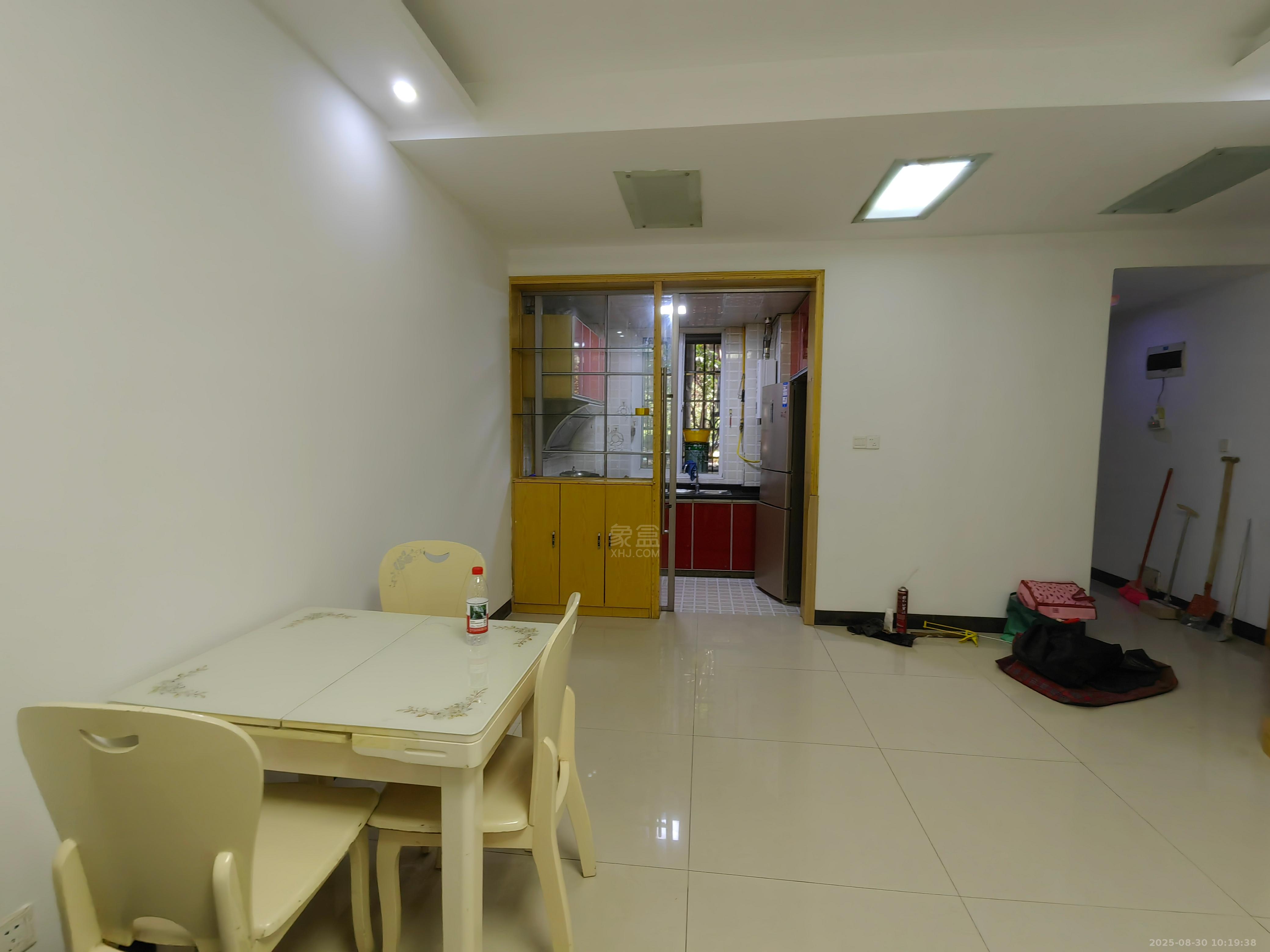 莱茵小镇 2室1厅1卫 1200.0元/月 莱茵小镇 2室1厅1卫 1200.0元/月室内图