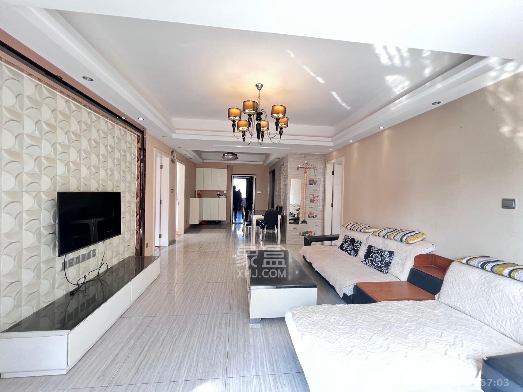 麓谷明珠  1室2厅1卫    2500.0元/月