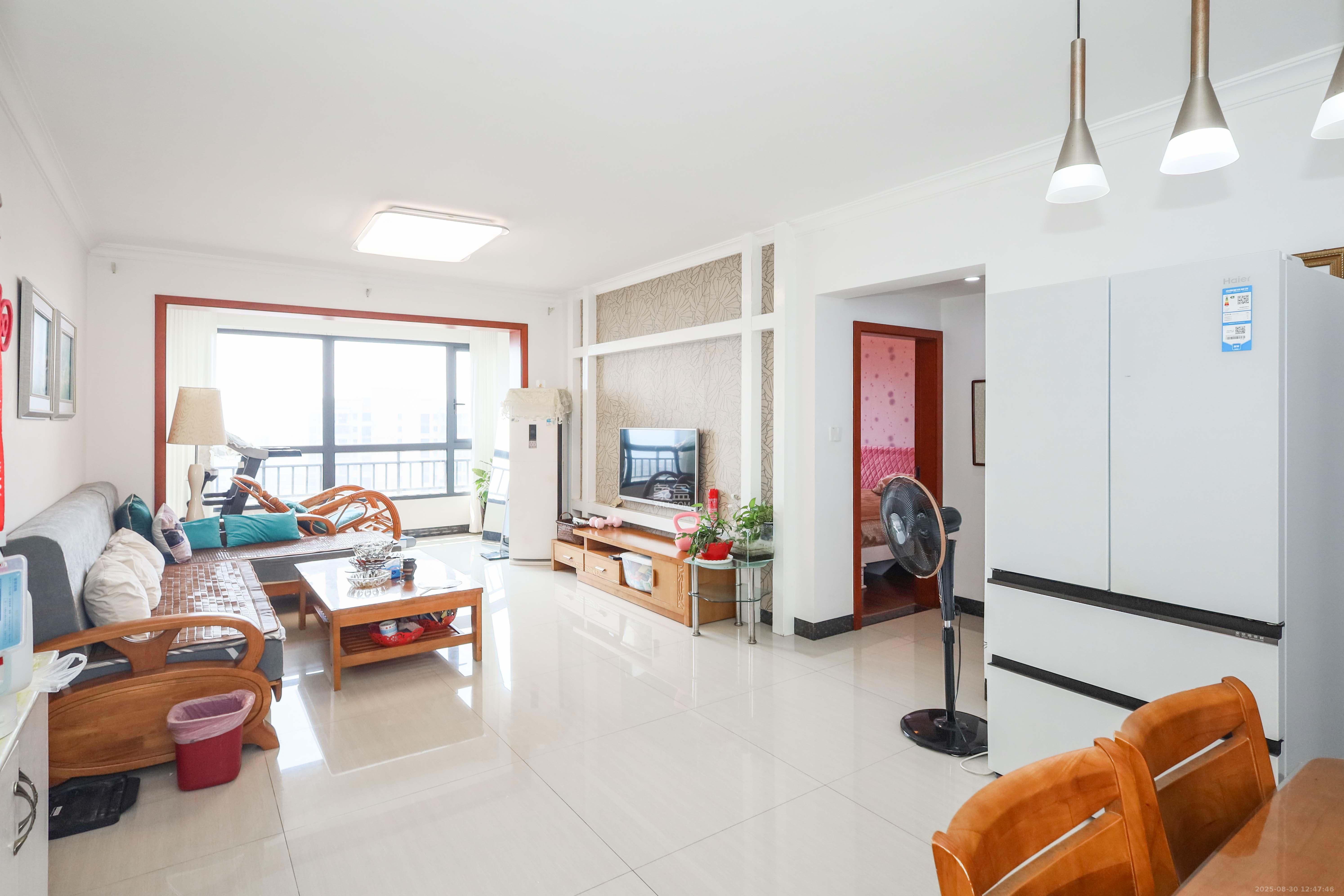 保利麓谷林语B区  3室2厅1卫    88.0万 保利麓谷林语B区  3室2厅1卫    88.0万客厅