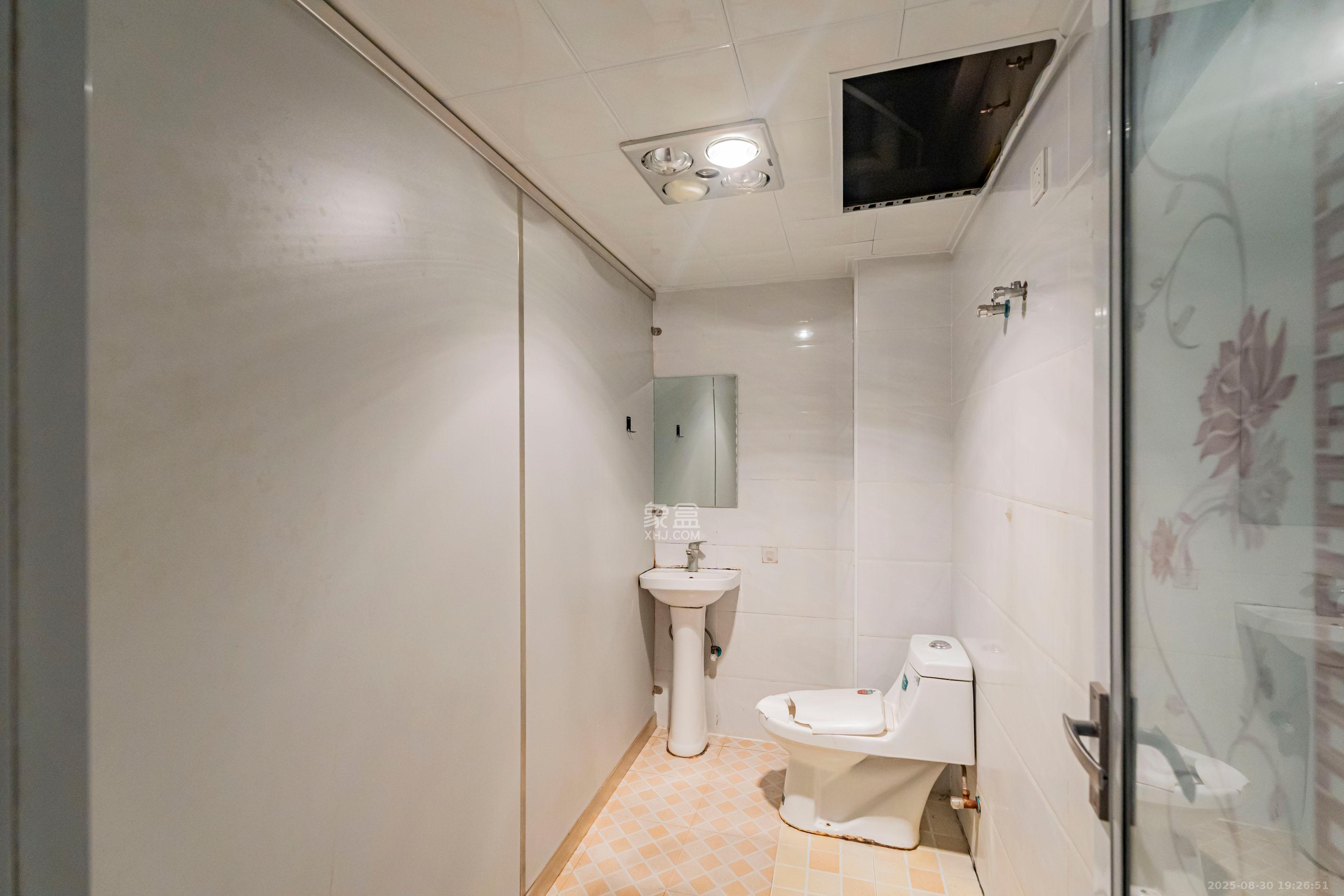 财富名园 3室2厅2卫 110.0万 财富名园 3室2厅2卫 110.0万卫生间