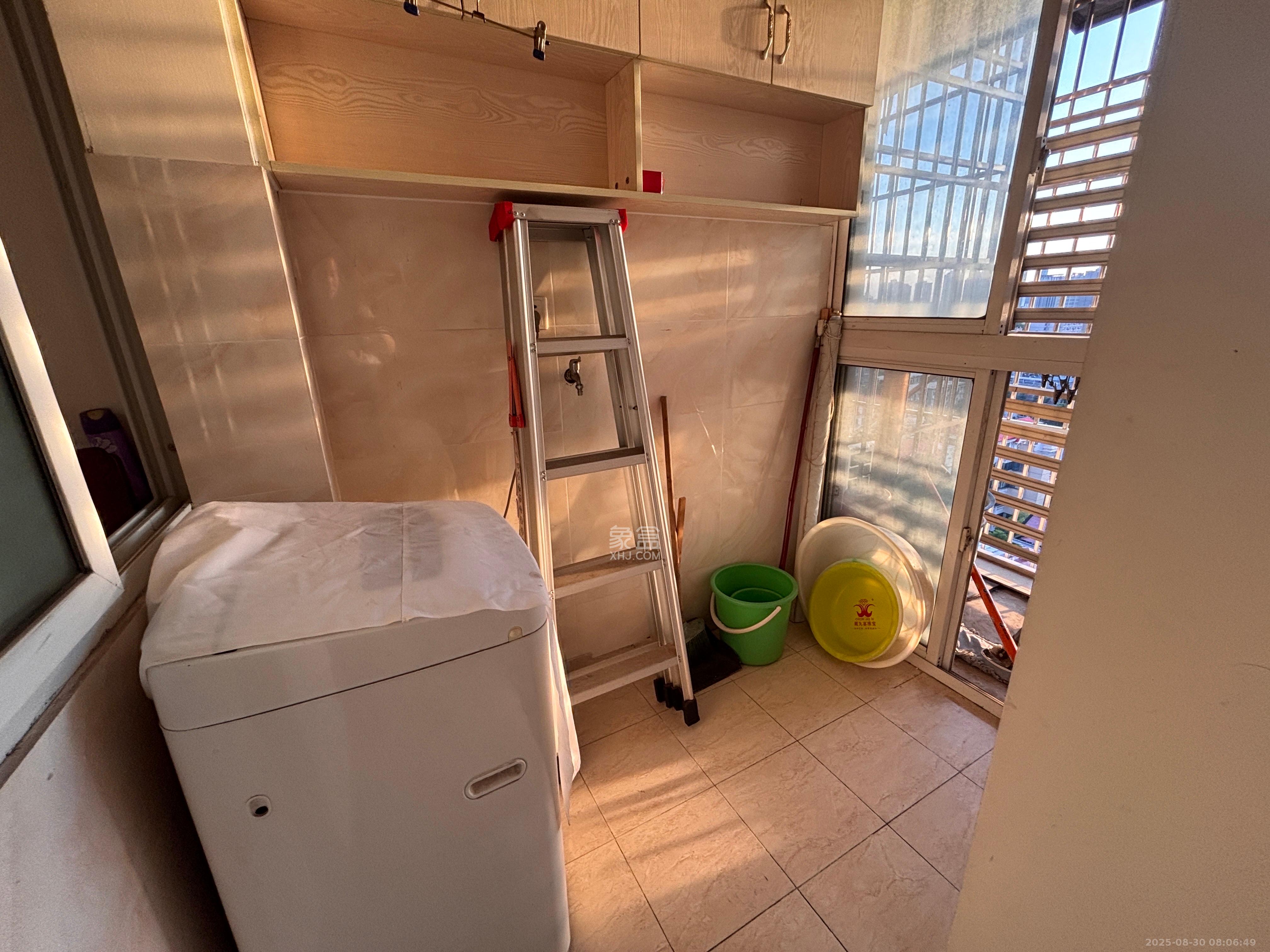 都市春天 2室2厅1卫 2400.0元/月 都市春天 2室2厅1卫 2400.0元/月室内图