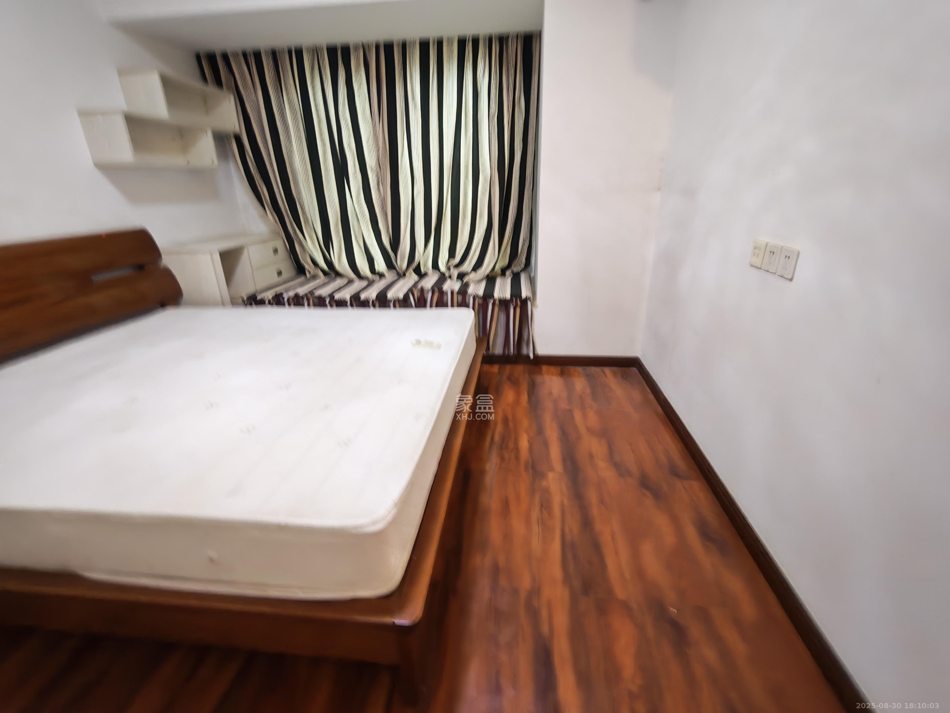 绿地中央广场  3室2厅2卫    3200.0元/月 绿地中央广场  3室2厅2卫    3200.0元/月室内图