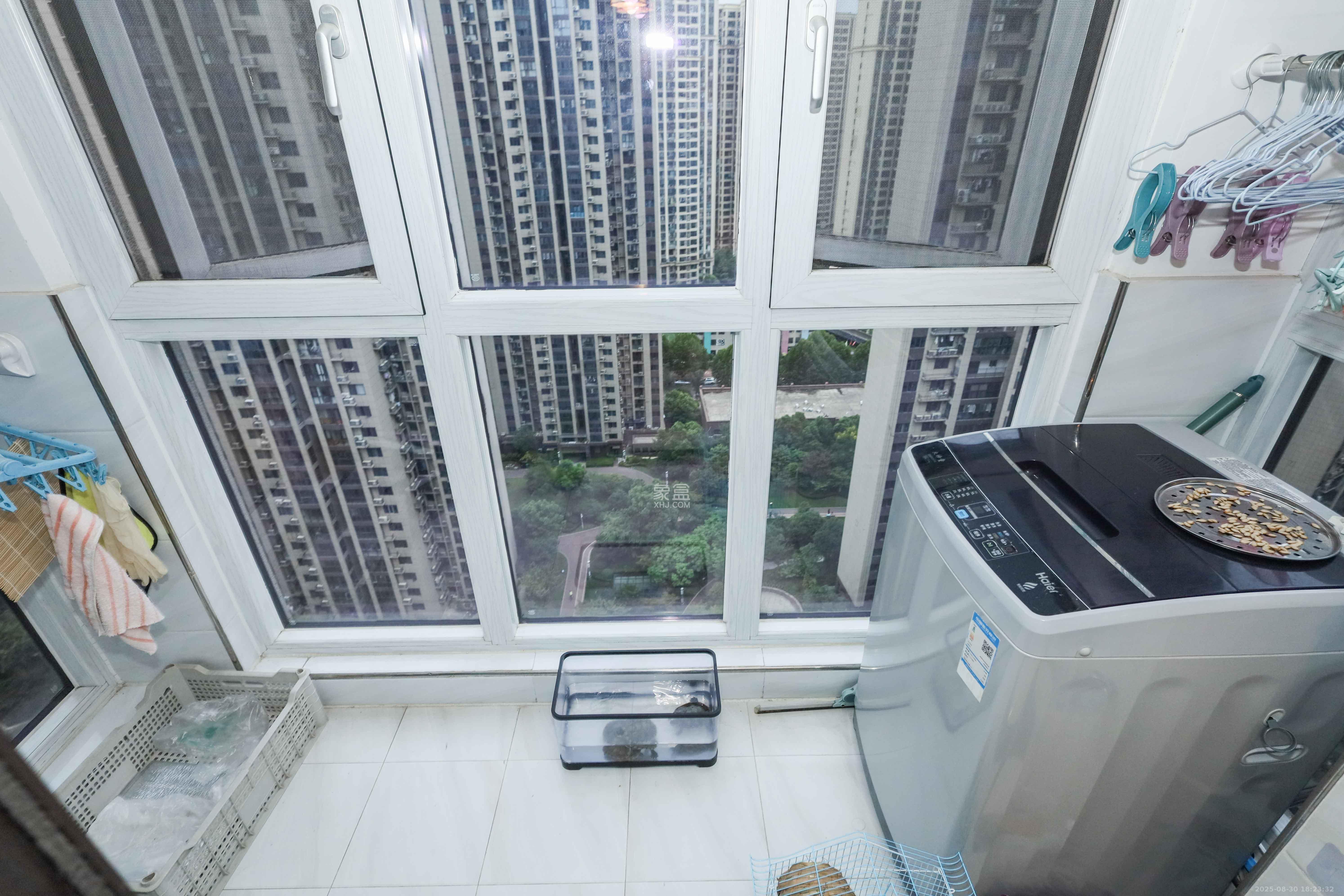 中国铁建梅溪青秀二期  4室2厅2卫   170.00万阳台