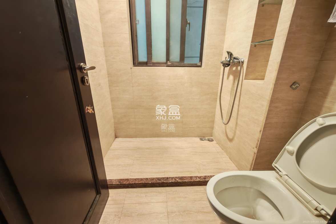 绿地中央广场  3室2厅2卫    3200.0元/月 绿地中央广场  3室2厅2卫    3200.0元/月室内图