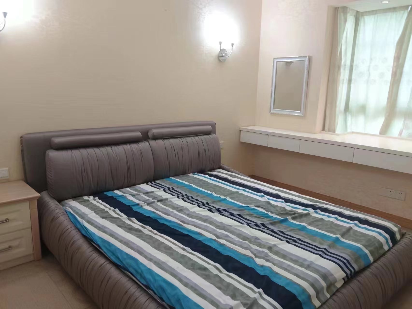 雅香苑 3室2厅2卫 2400.0元/月 雅香苑 3室2厅2卫 2400.0元/月室内图