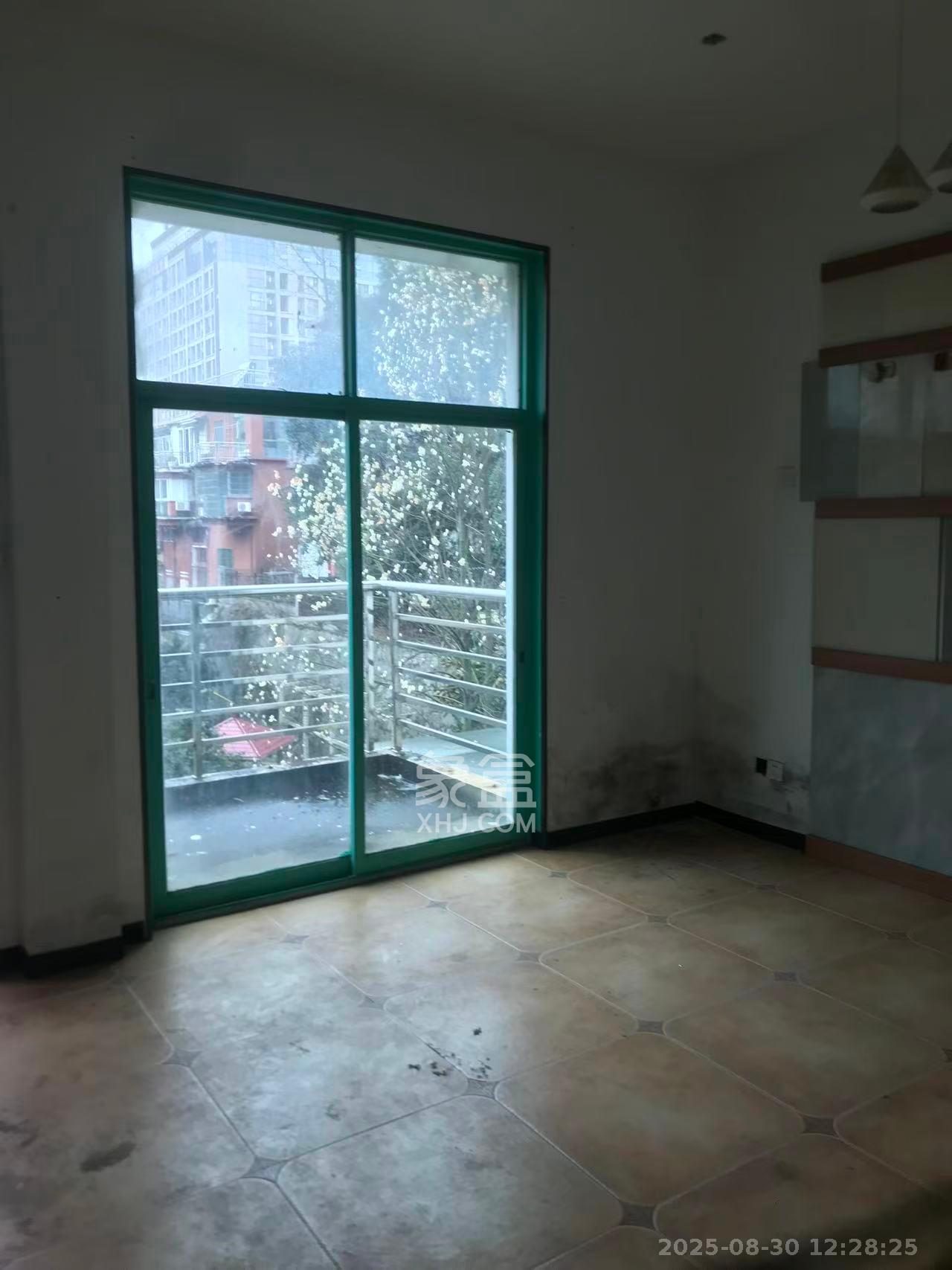 静园山庄  6室3厅2卫    2500.0元/月 静园山庄  6室3厅2卫    2500.0元/月室内图1