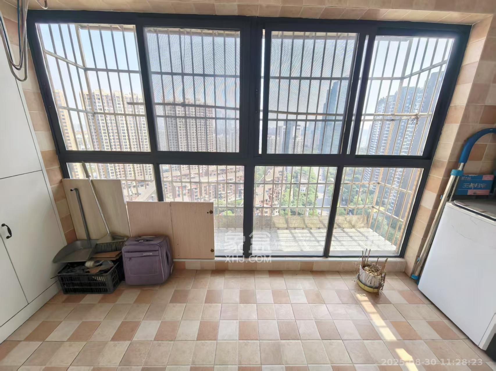 中城丽景香山园  4室2厅2卫   4000.00元/月室内图