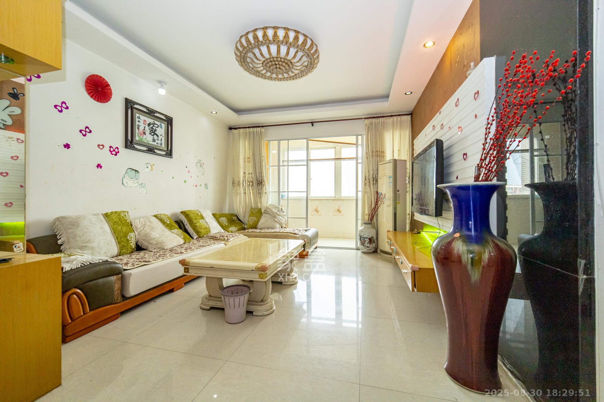 楚天中苑 3室2厅2卫 55.0万 楚天中苑 3室2厅2卫 55.0万客厅