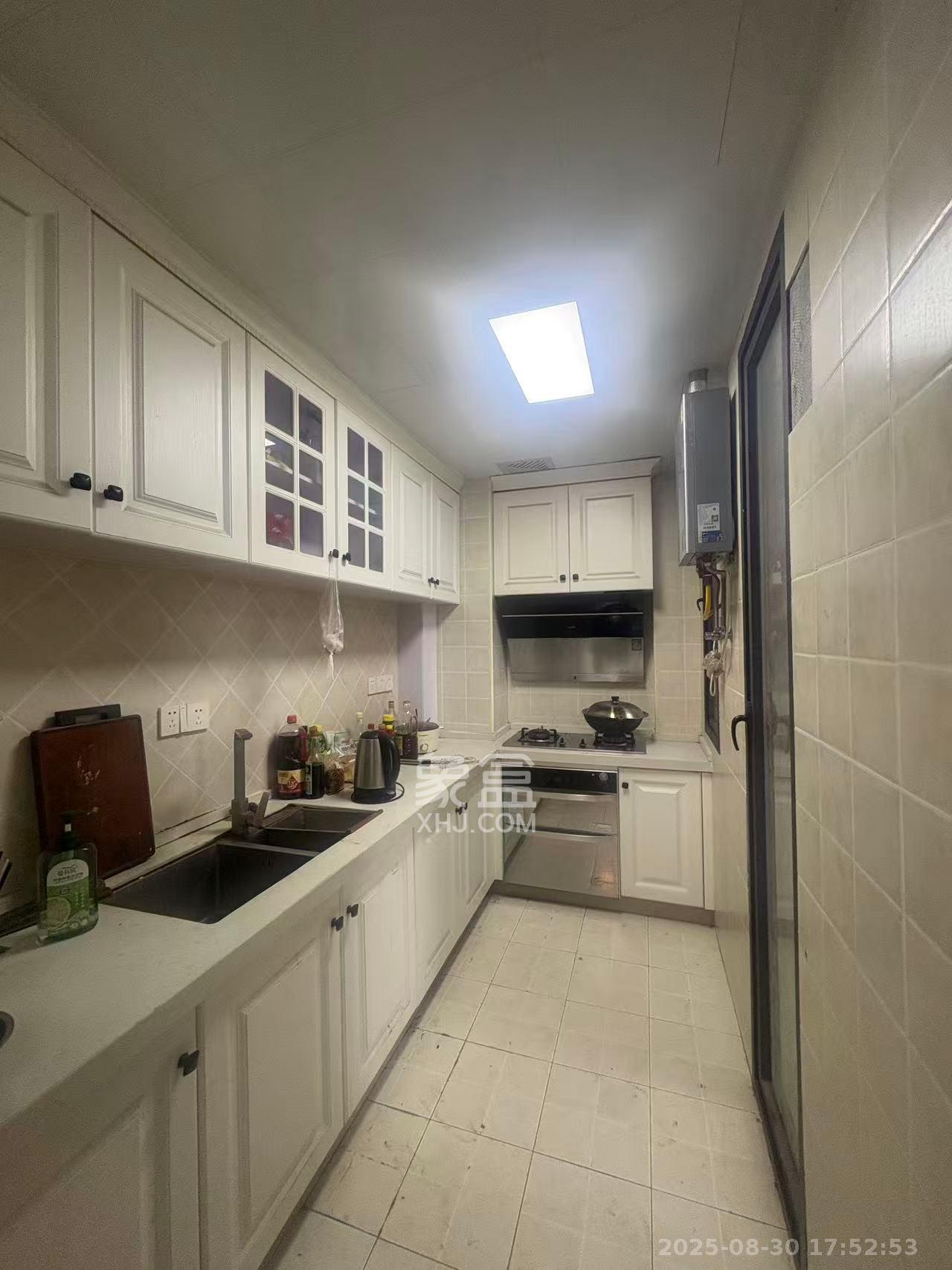 星湖湾一期高层  3室2厅1卫    2300.0元/月 星湖湾一期高层  3室2厅1卫    2300.0元/月室内图