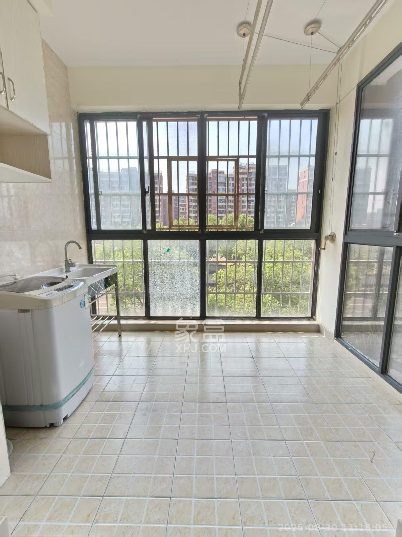 天城尚品  3室2厅1卫    2600.0元/月室内图