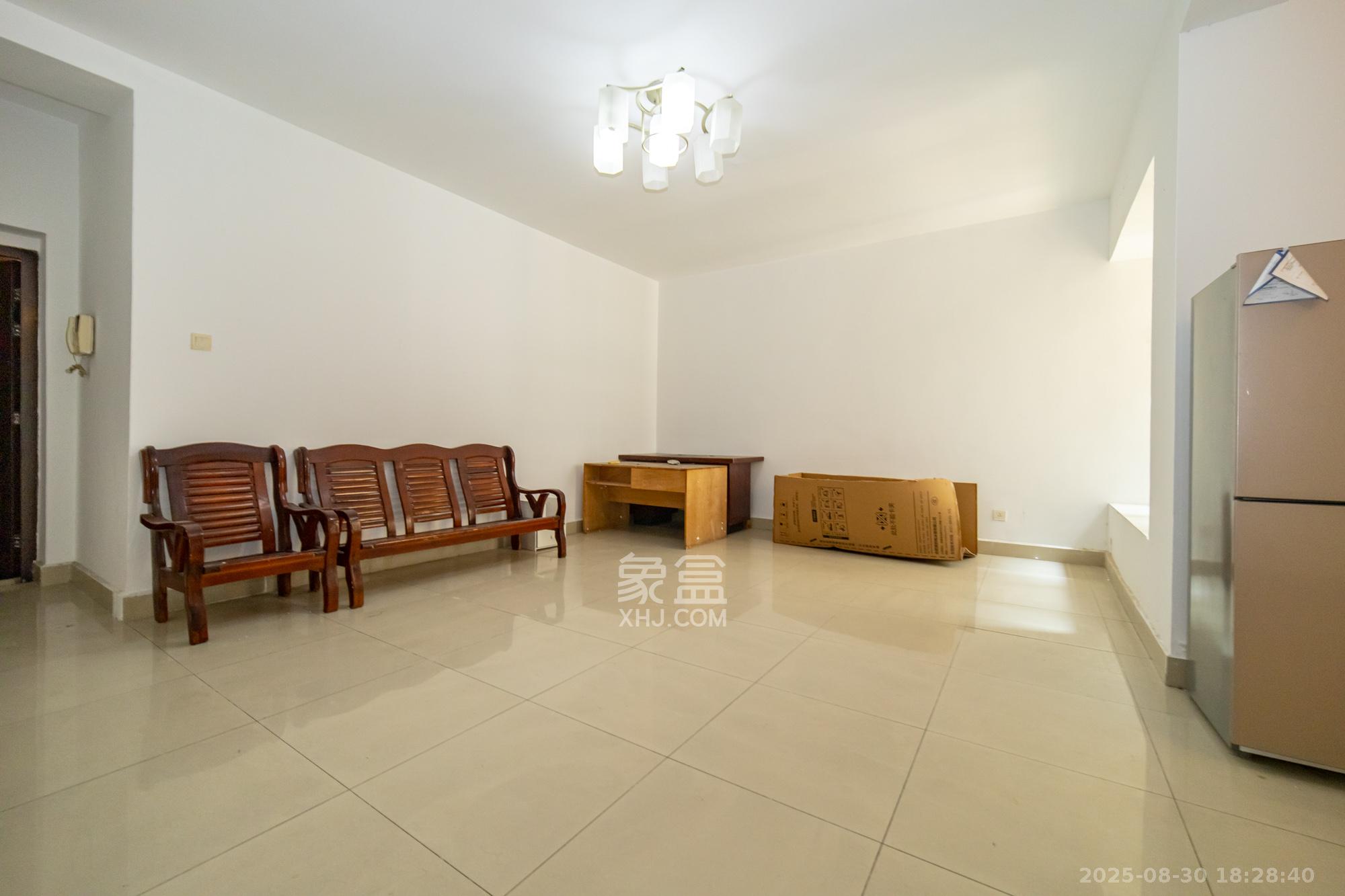 明城公寓  3室2厅1卫    53.0万客厅